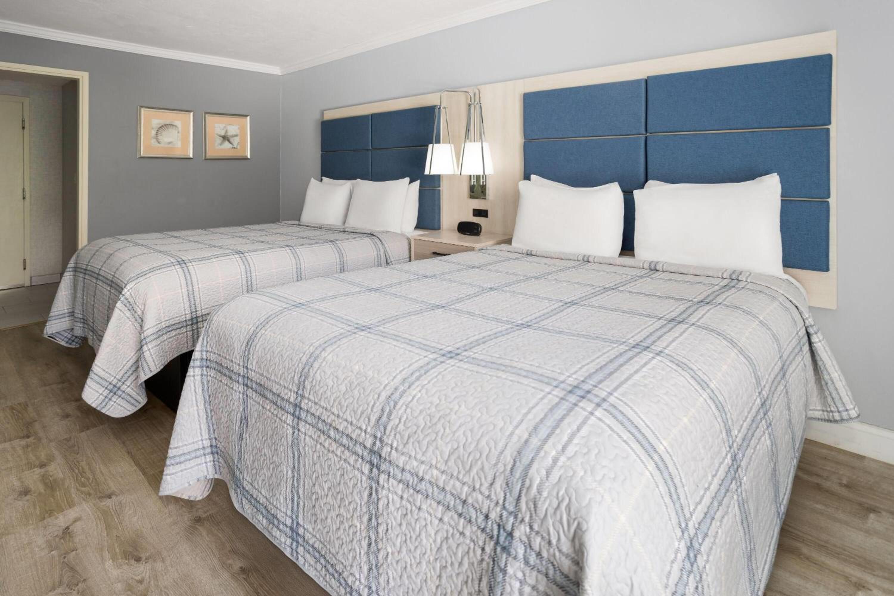 Deluxe Queen Room with Two Queen Beds and Patio - First Floor/Non-Smoking - Photo 5