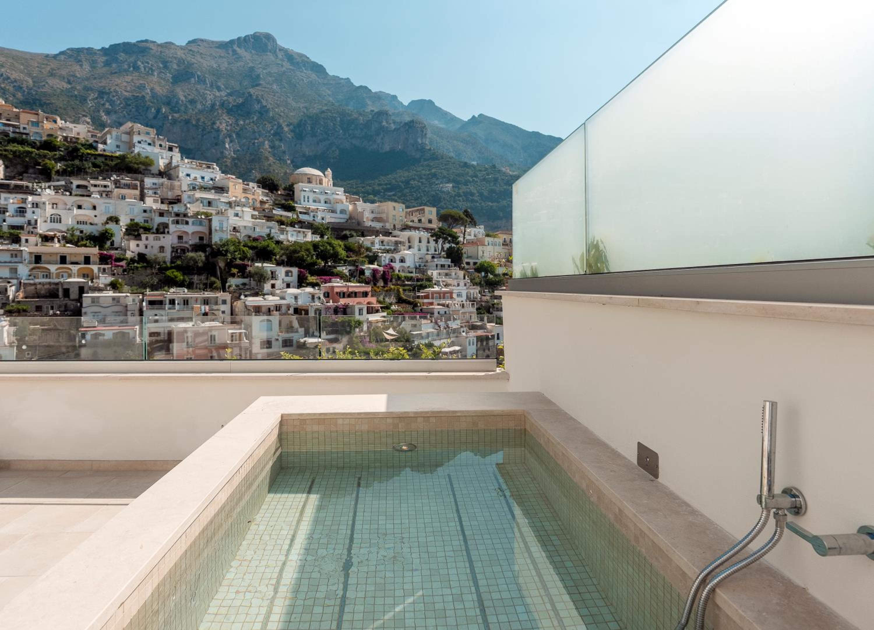 Suite with Hot Tub