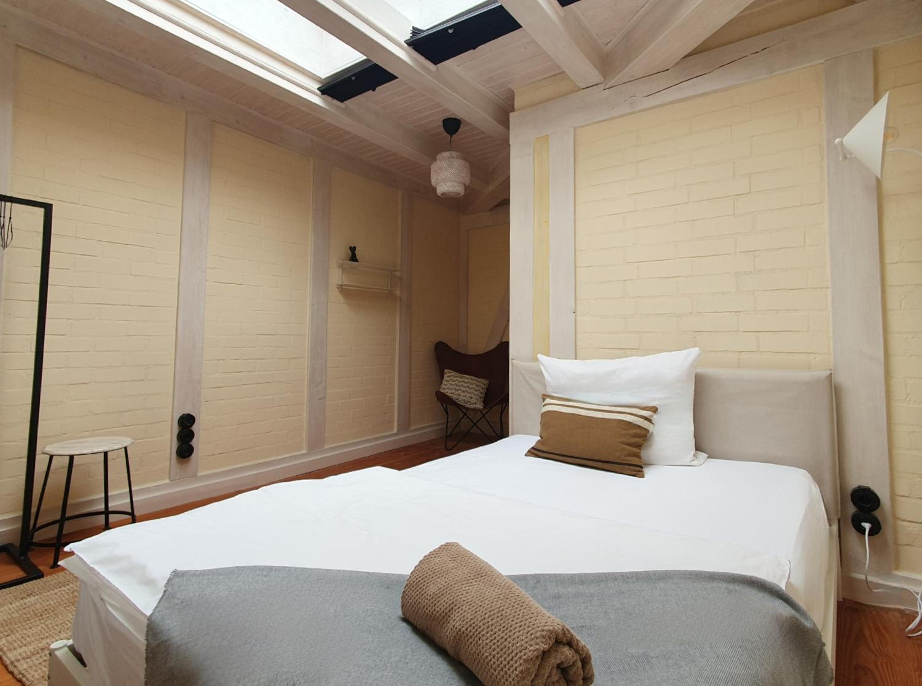 Single Room with Shared Bathroom