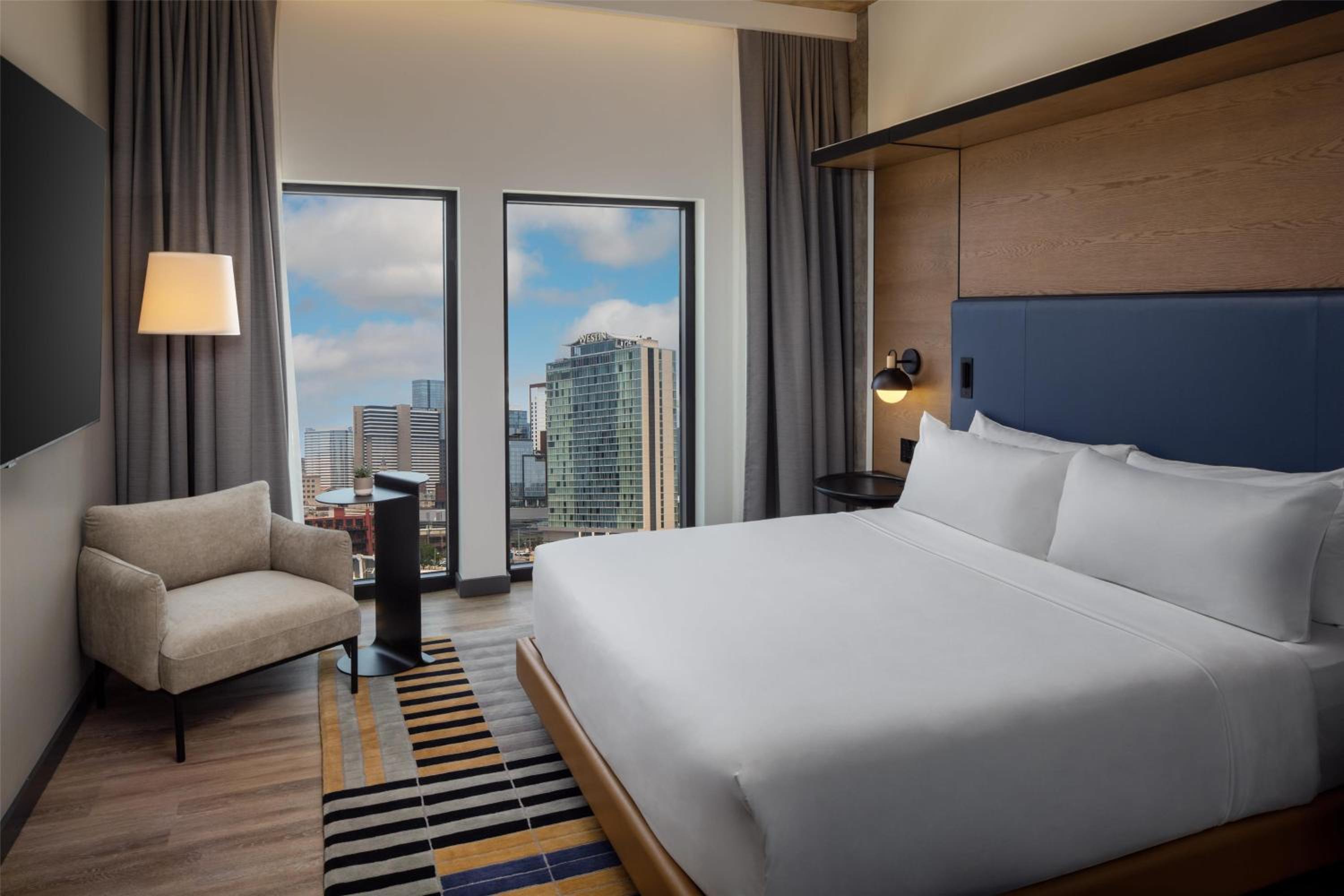 King Room with City View - Photo 1