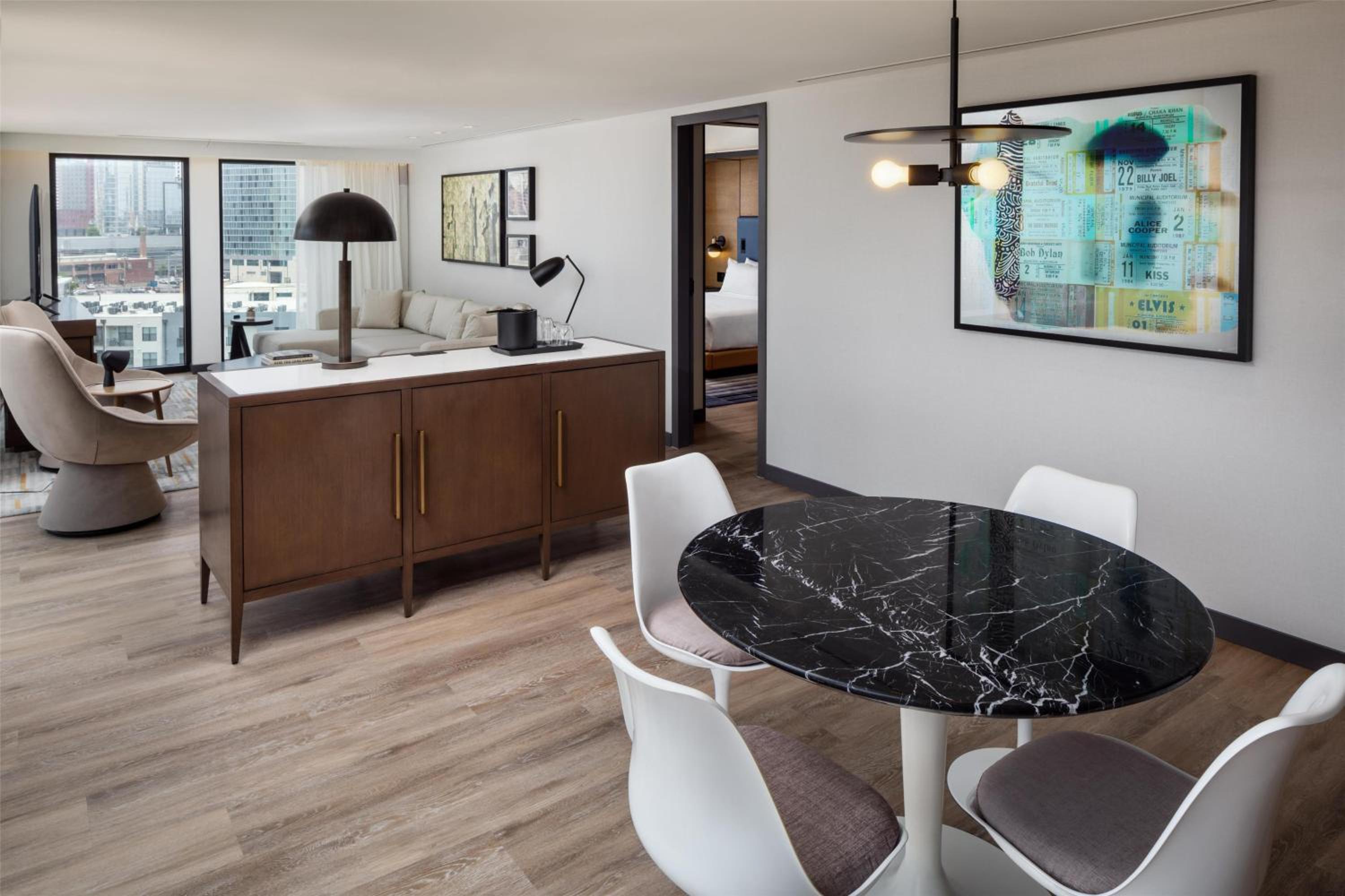 One-Bedroom King Suite with City View - Photo 1