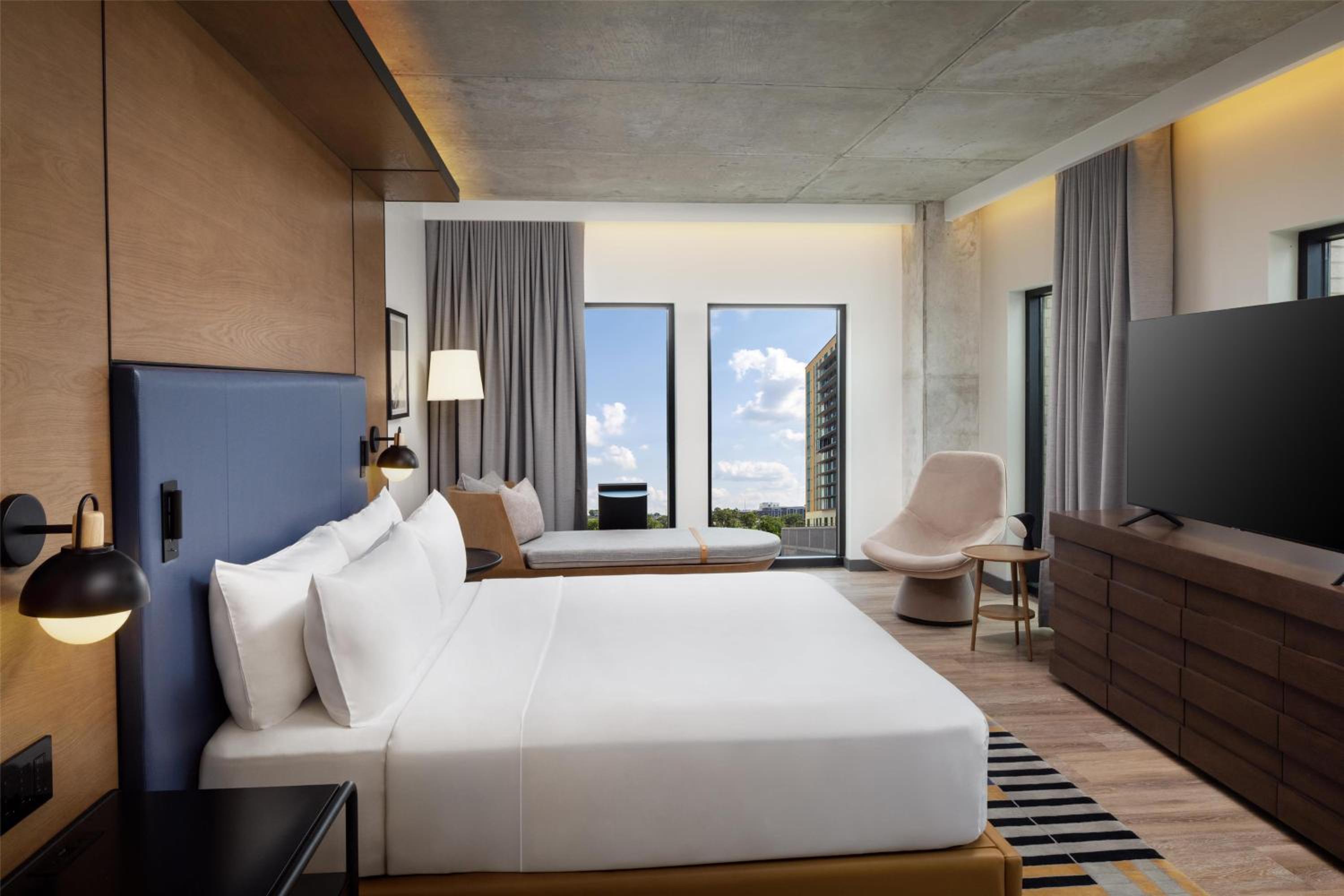 Corner King Room - Photo 1