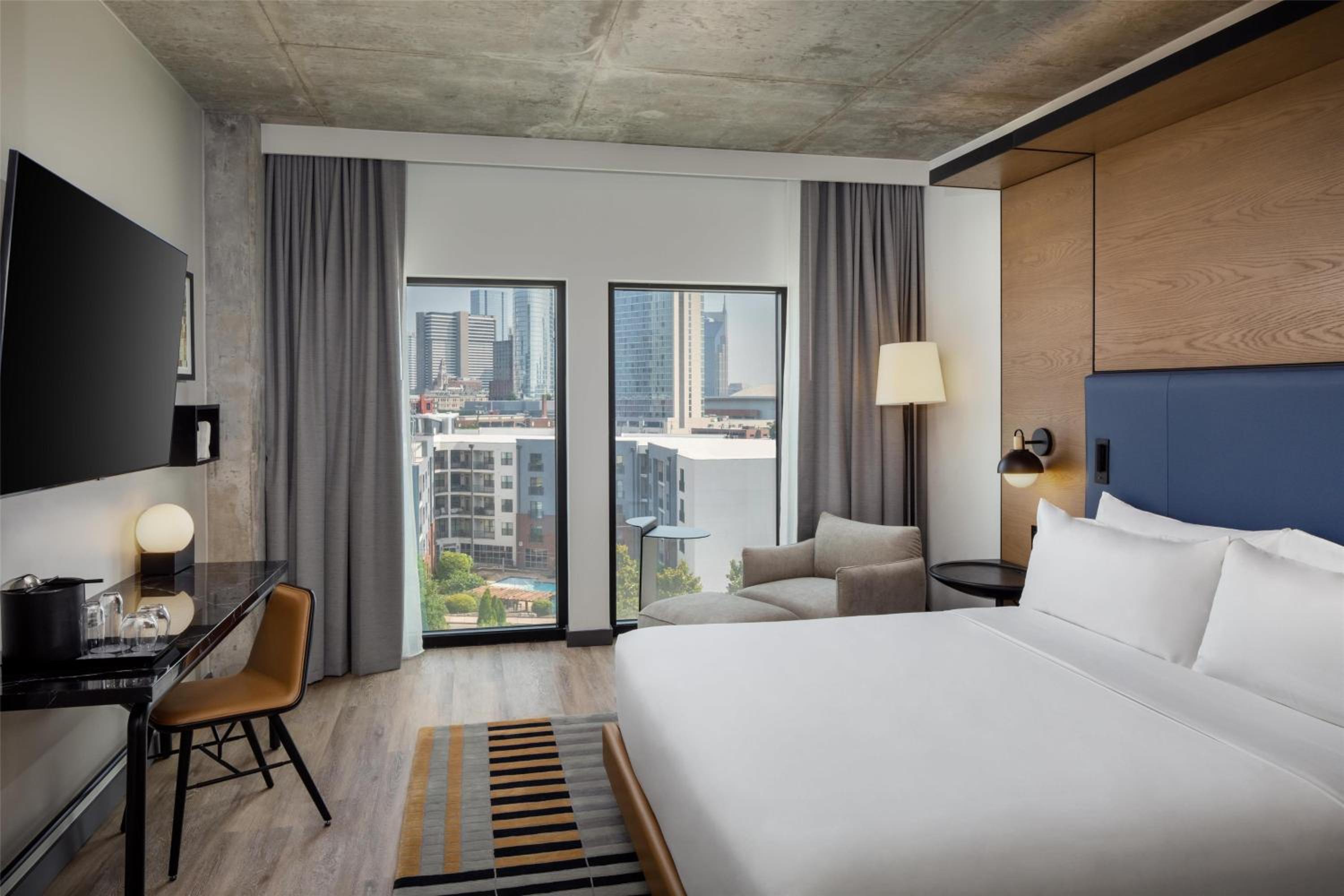 King Room with City View - Photo 6
