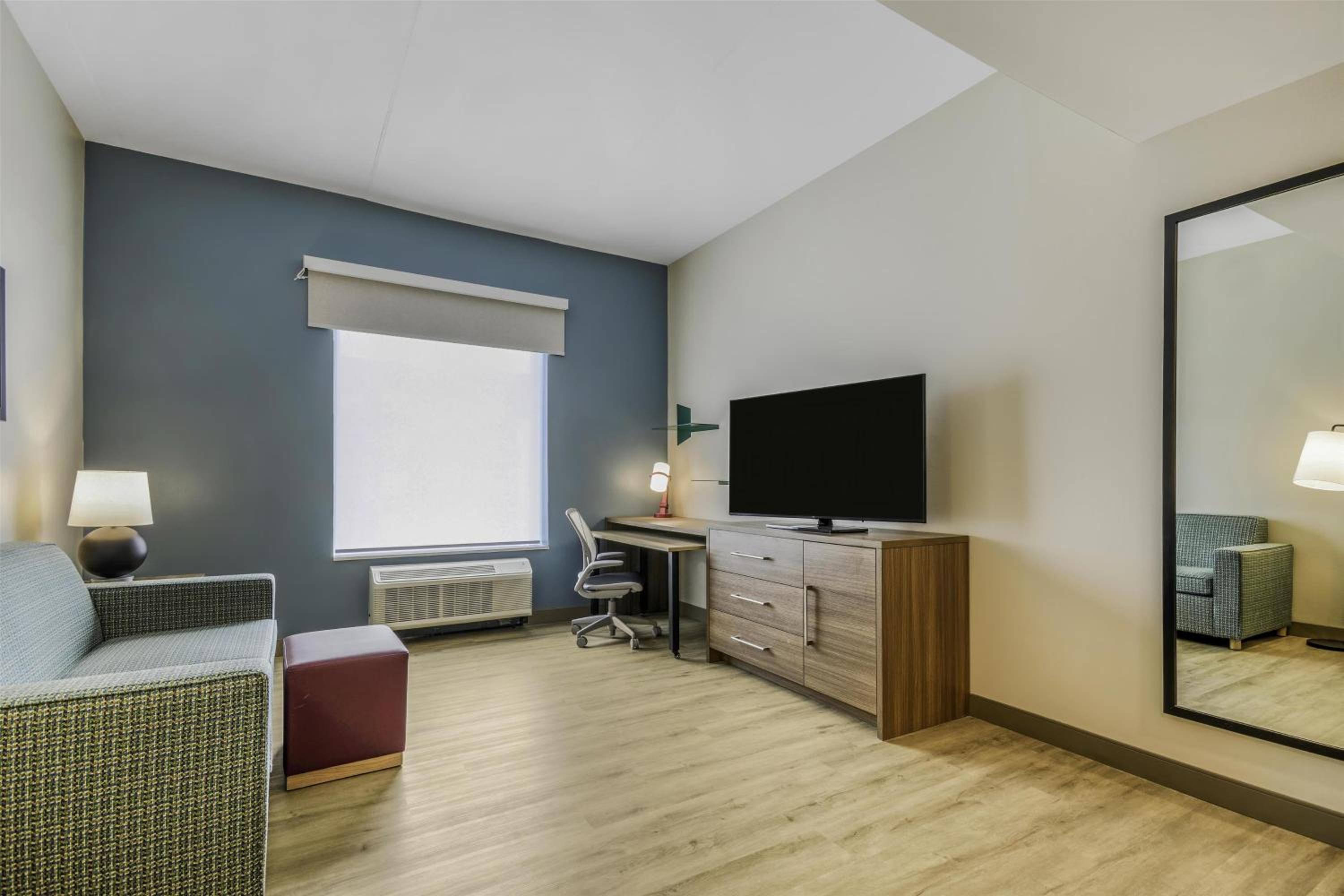 Suite with Two Queen Beds and Tub - Mobility Accessible - Photo 7