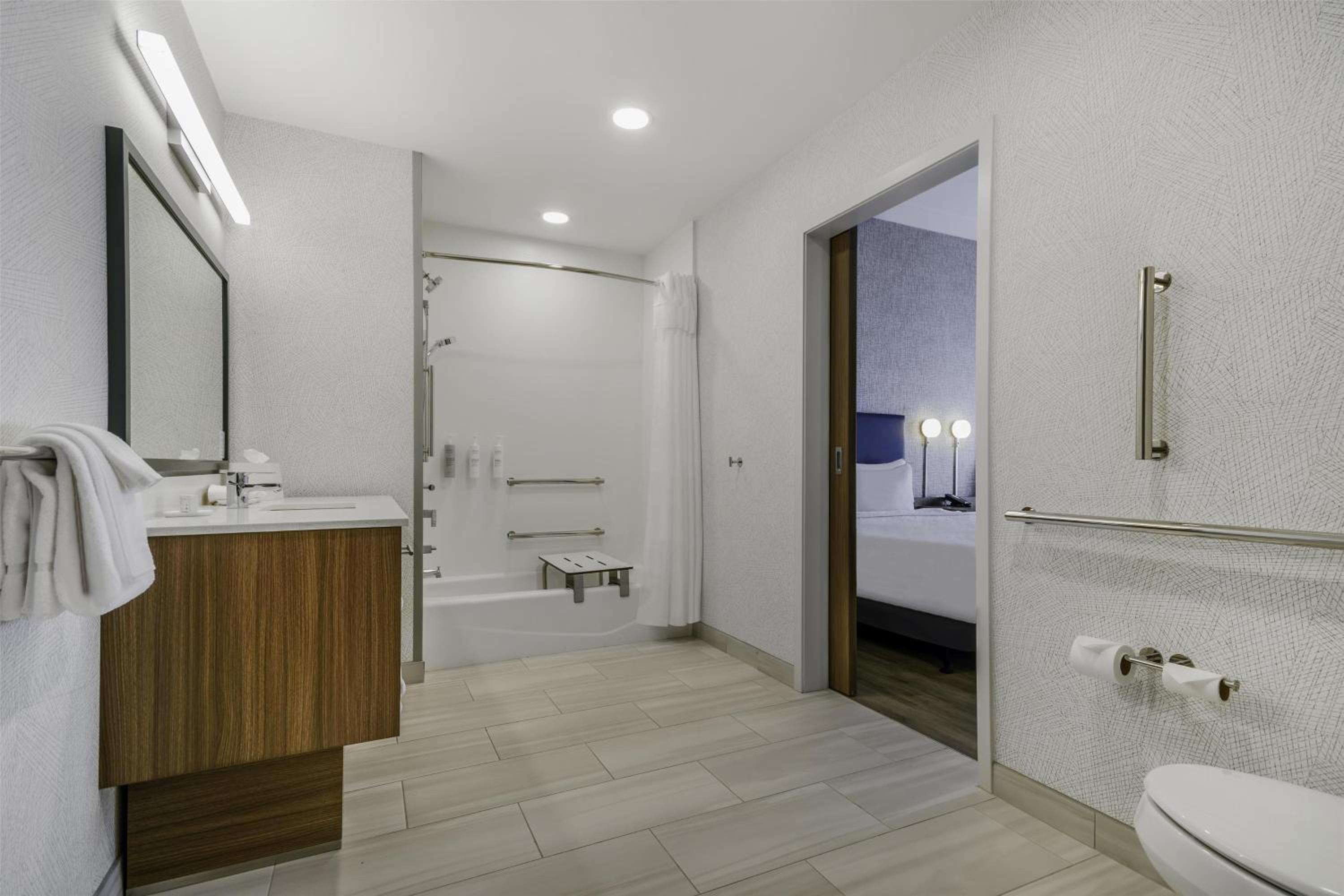 Suite with Two Queen Beds and Tub - Mobility Accessible - Photo 4