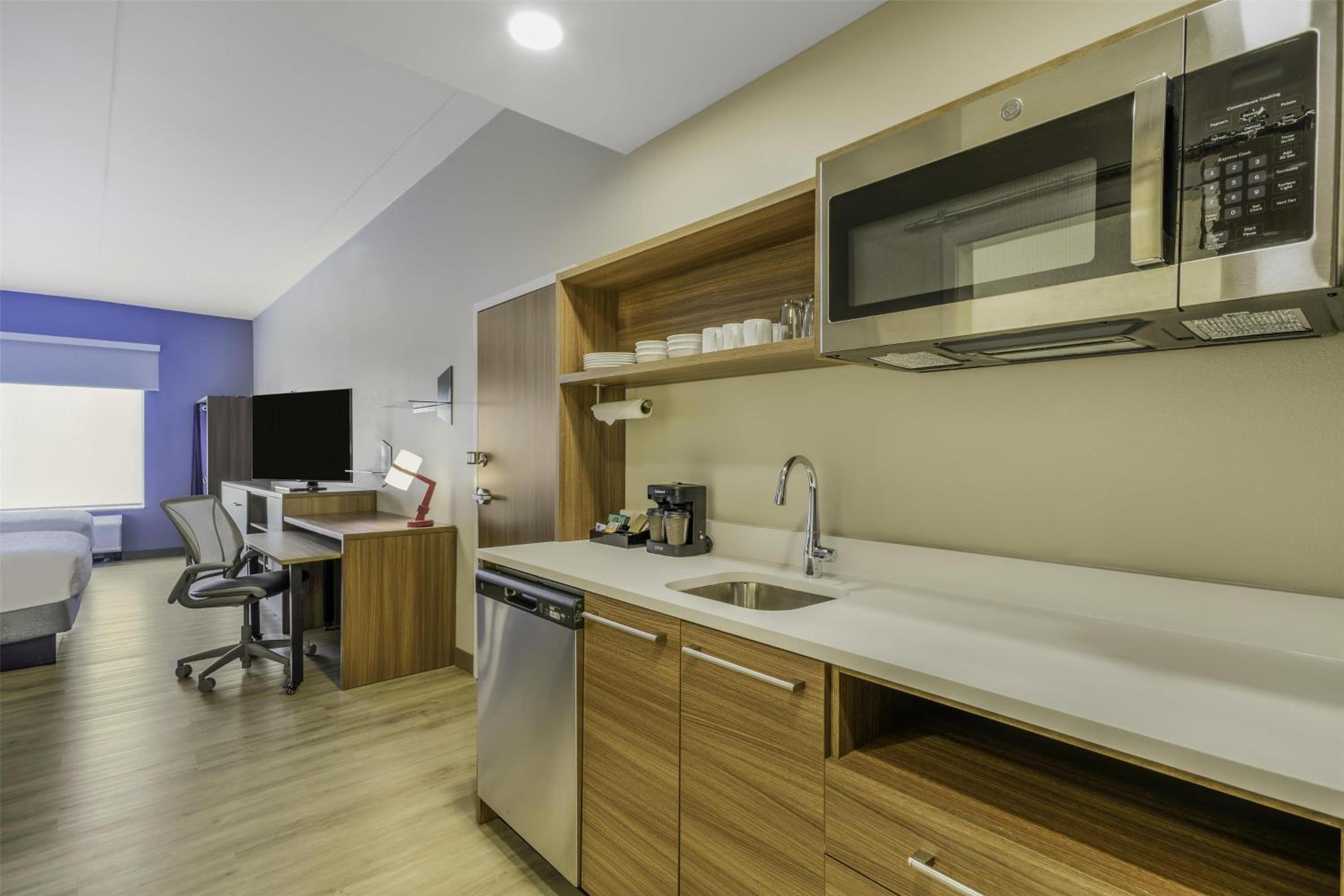Studio Suite with Two Queen Beds - Photo 2