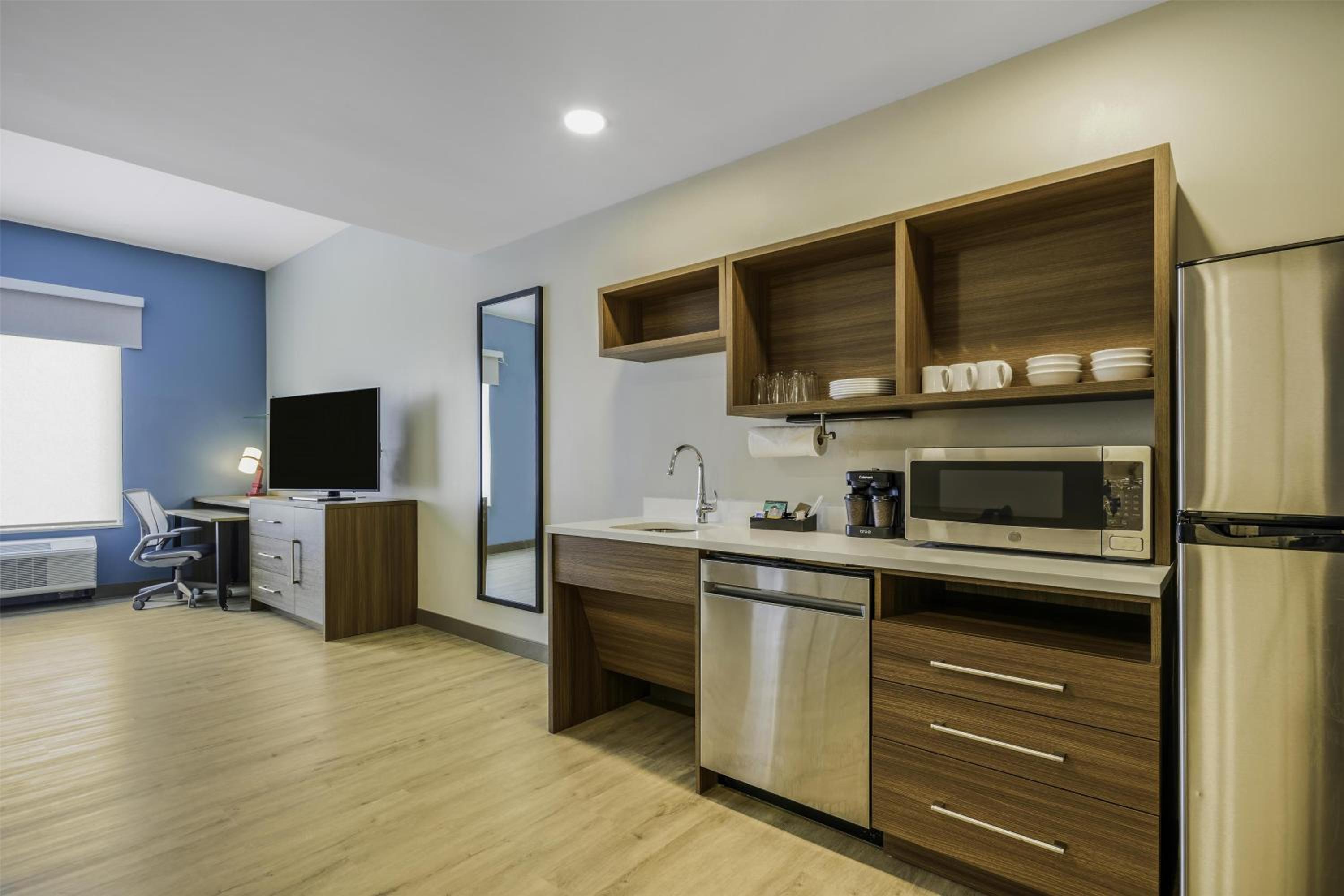 Suite with Two Queen Beds and Tub - Mobility Accessible - Photo 5