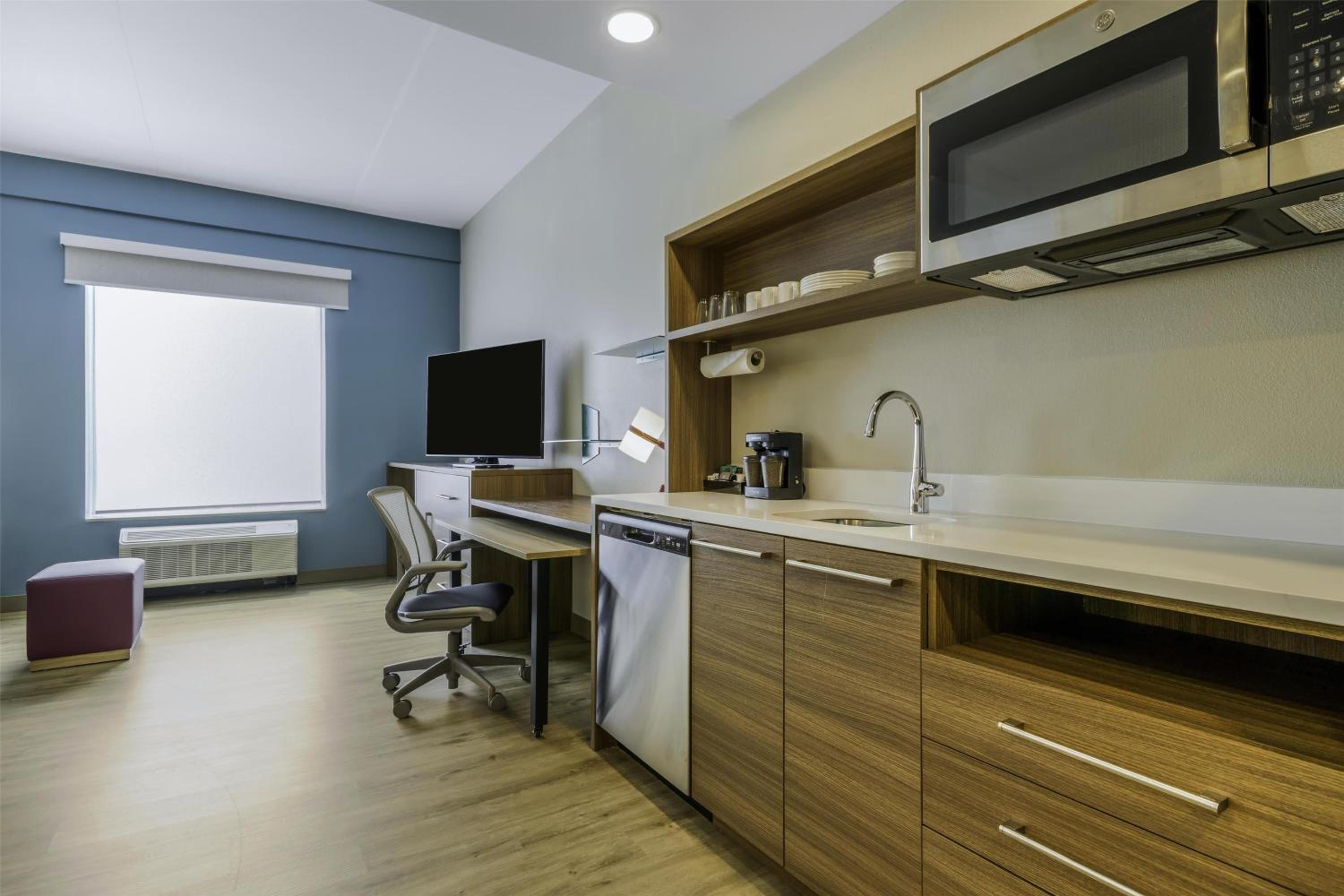 One-Bedroom King Suite - Photo 4