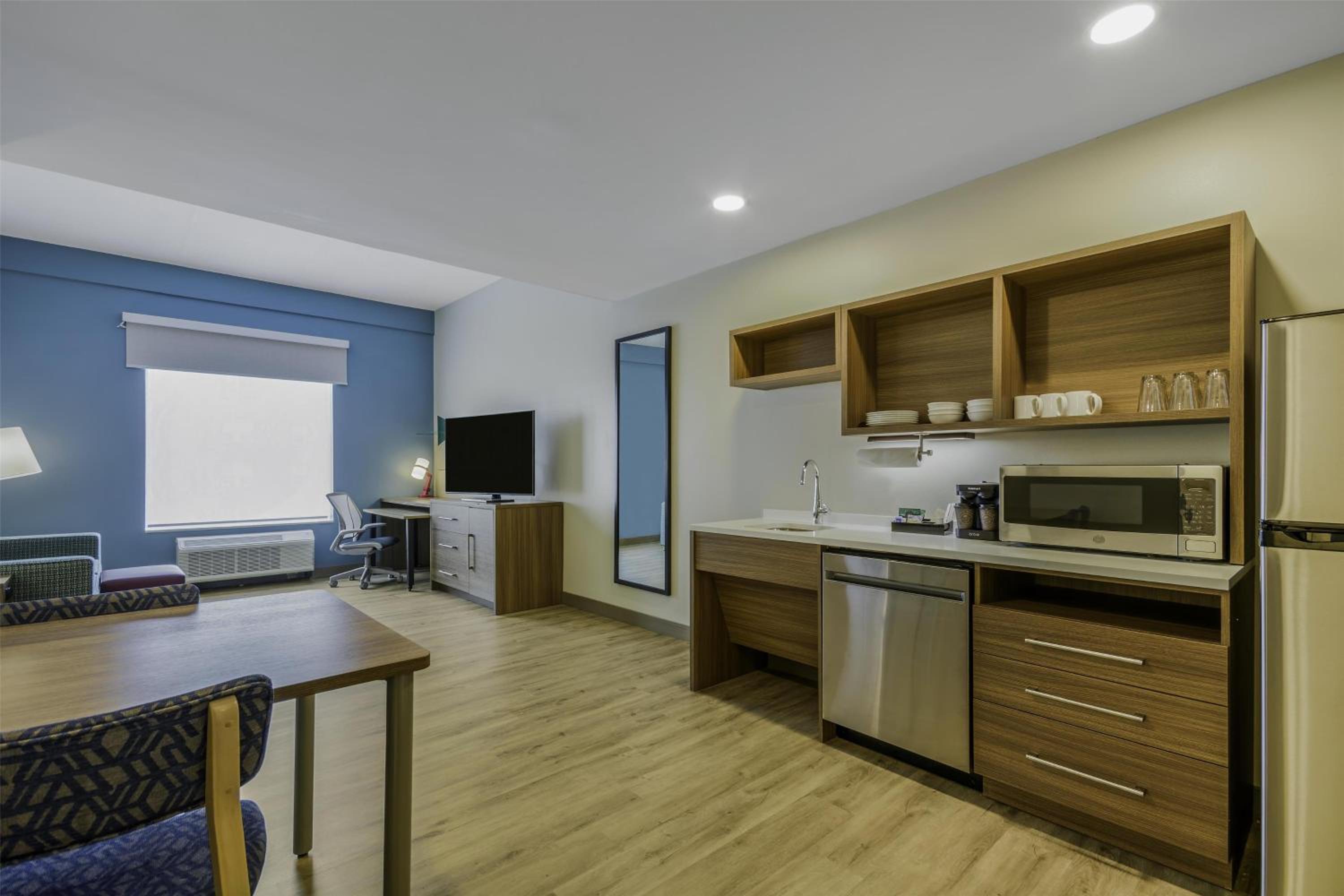 Suite with Two Queen Beds and Tub - Mobility Accessible - Photo 6