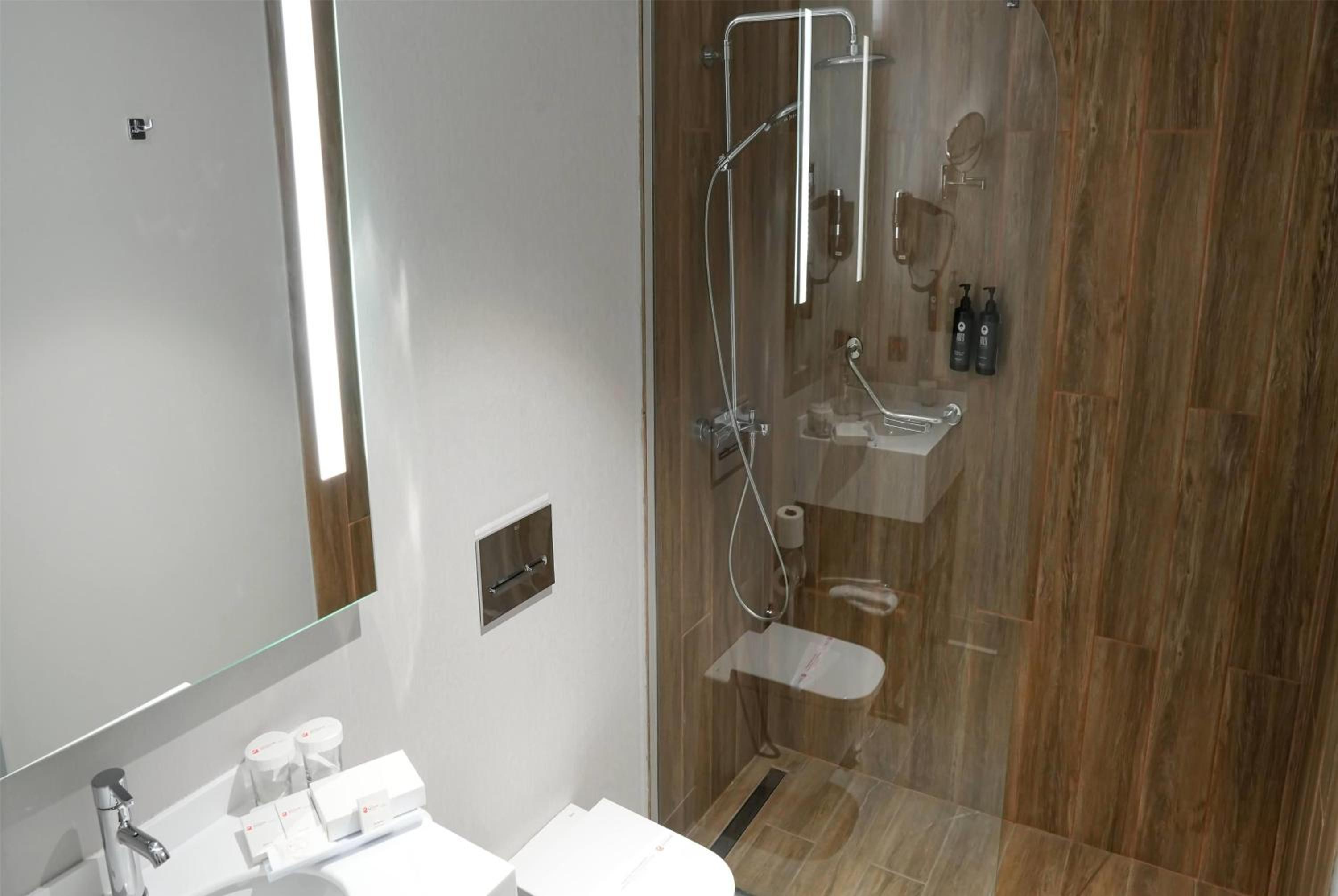 Deluxe Room with Balcony photo 3