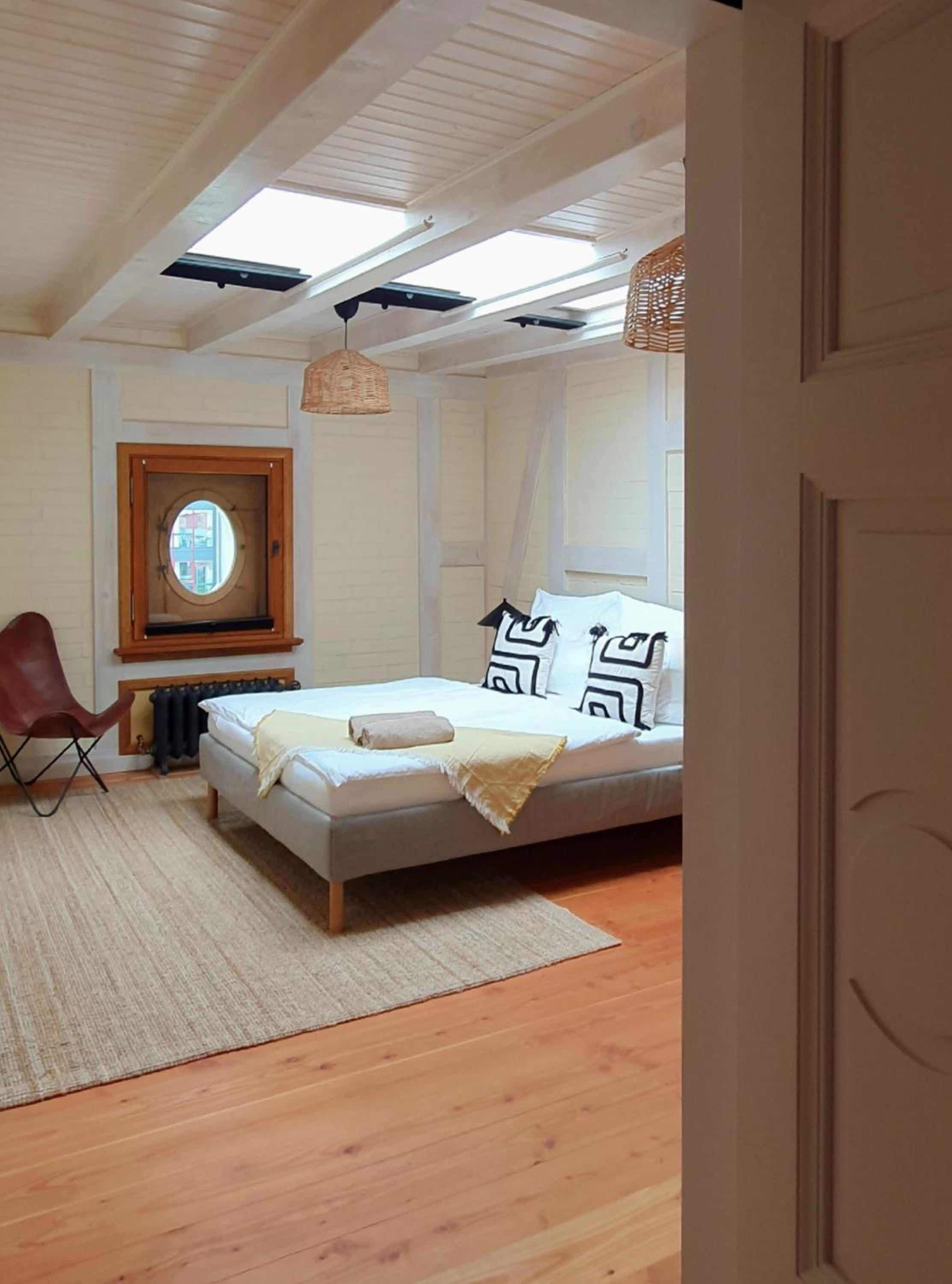 Queen Room with Shared Bathroom