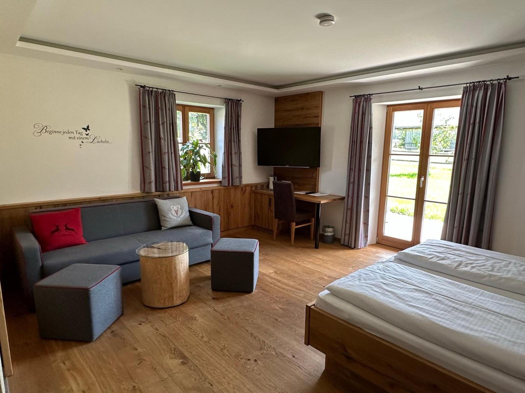 Deluxe Double Room with Shower photo 2