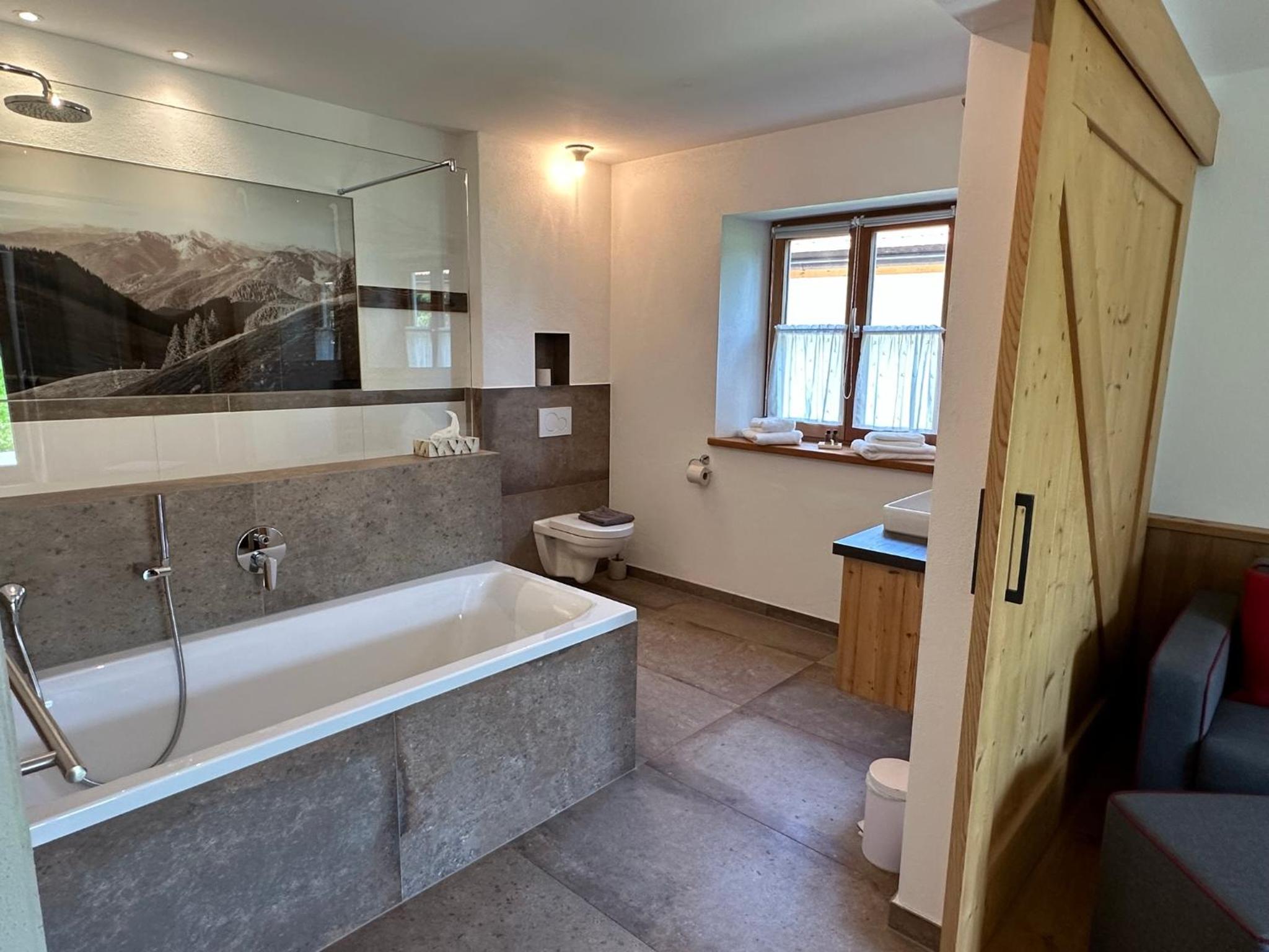 Deluxe Double Room with Shower photo 3