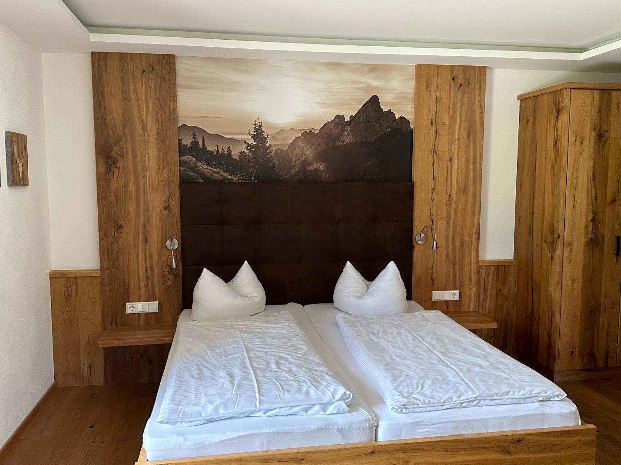 Deluxe Double Room with Shower photo 3
