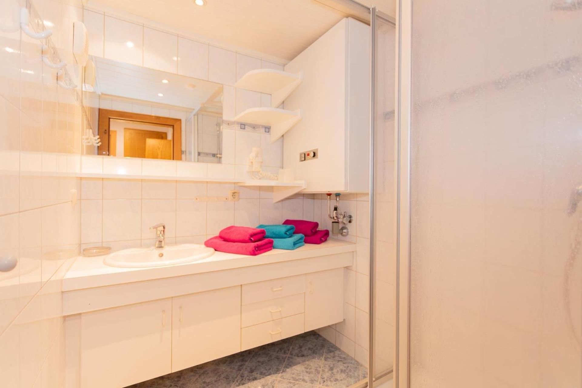 Two-Bedroom Apartment with Bathroom photo 3