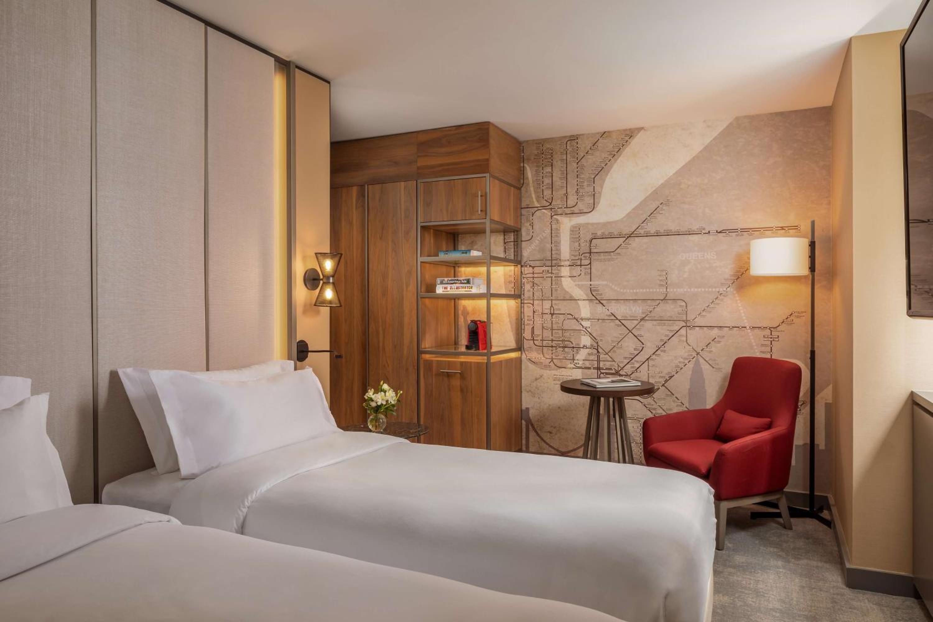 Superior Double Room with View thumbnail 5