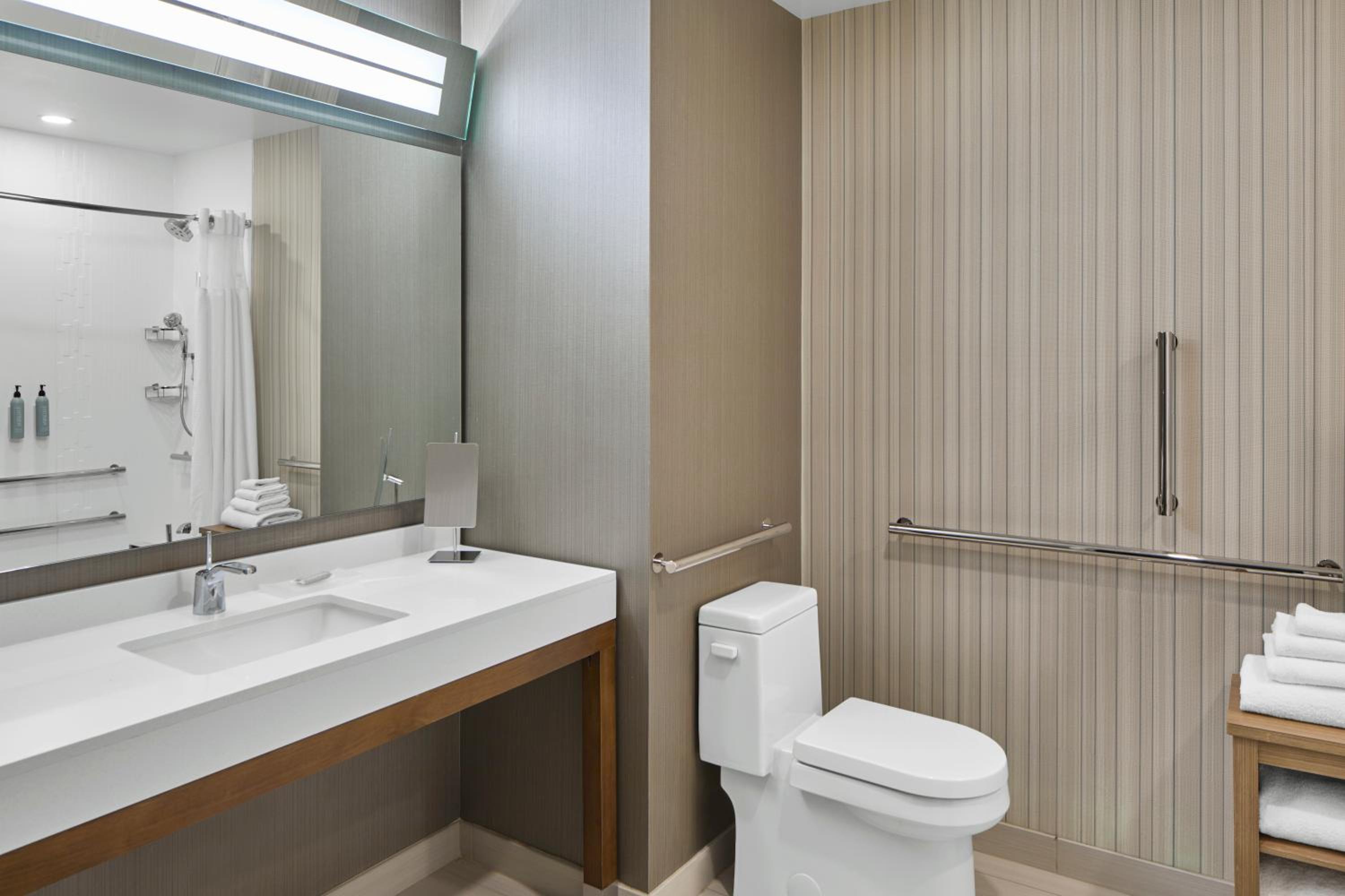 Suite, 2 Queen, Sofa bed, River view photo 3