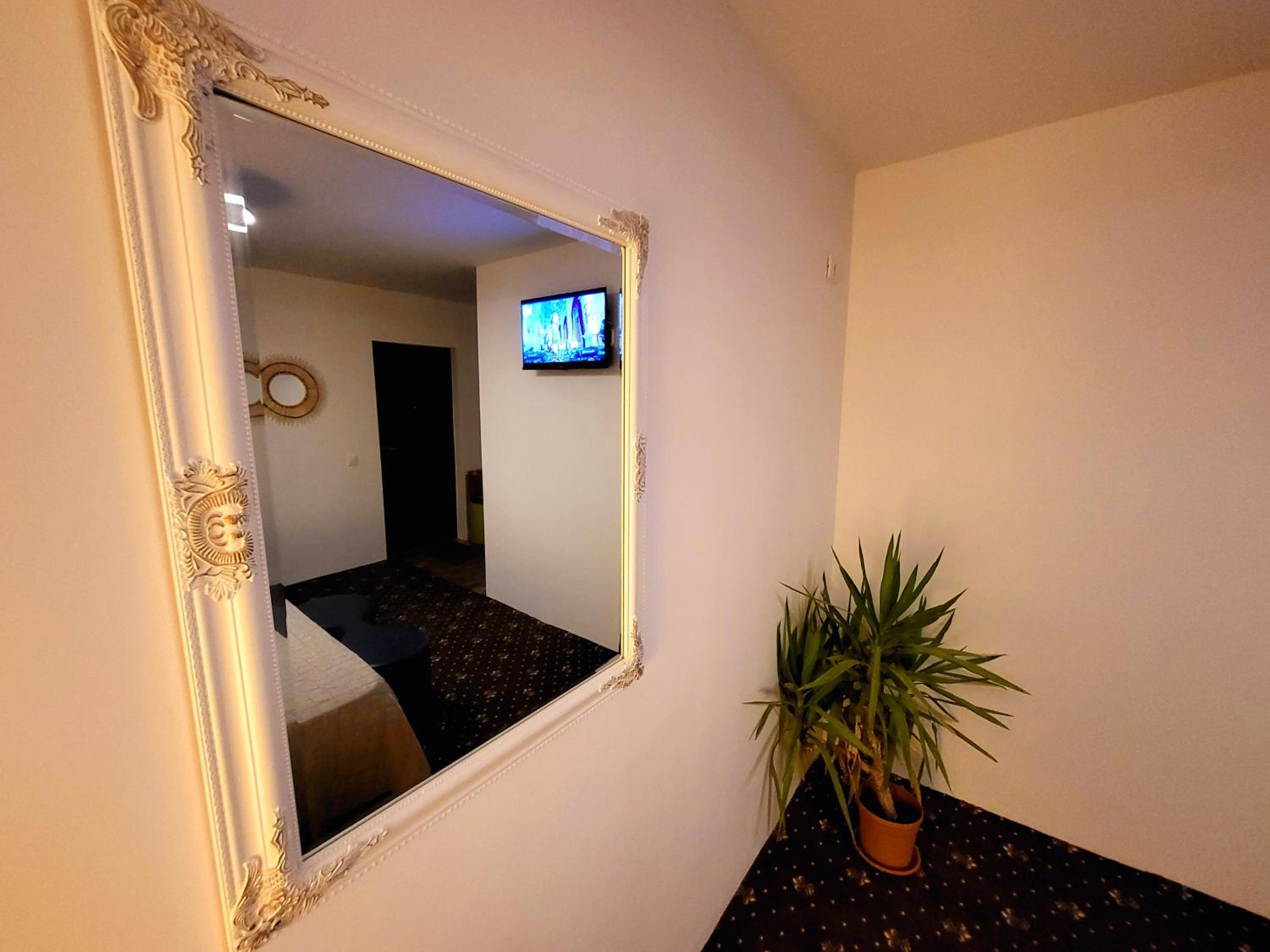 Deluxe King Room photo 3