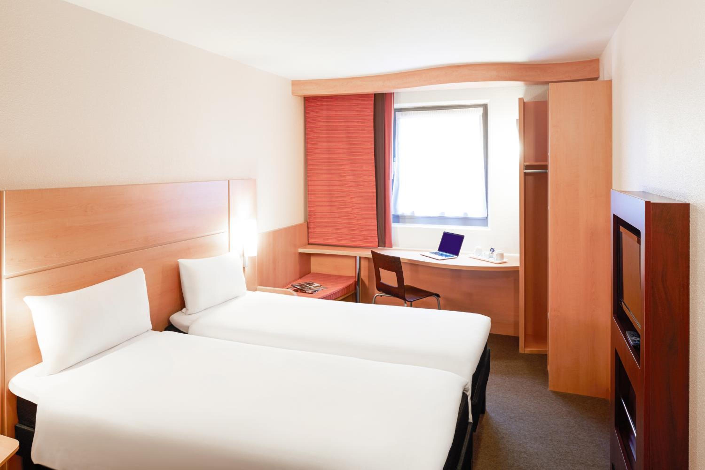 Twin Room - Photo 6