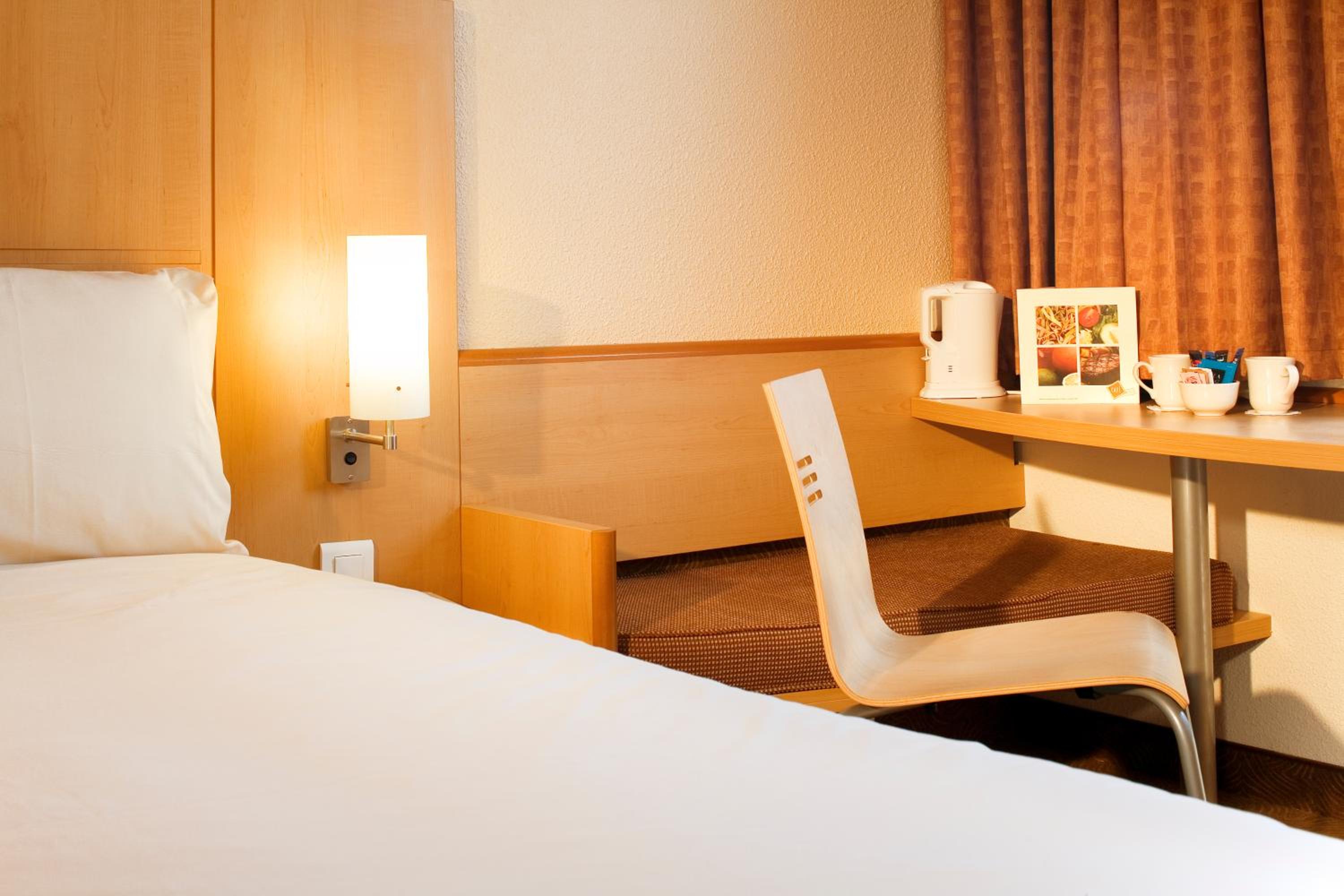 Twin Room - Photo 8