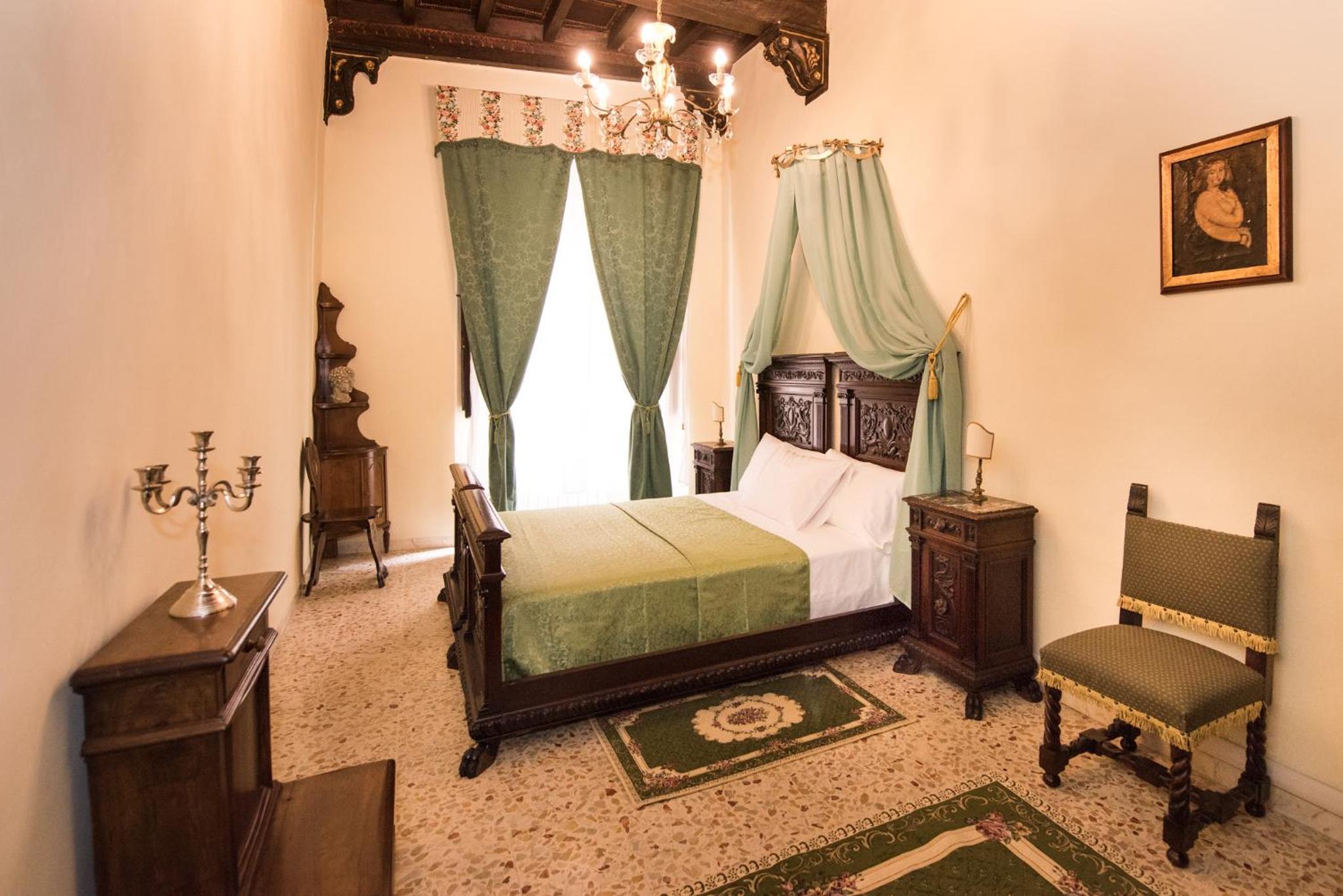 Double Room with Private External Bathroom