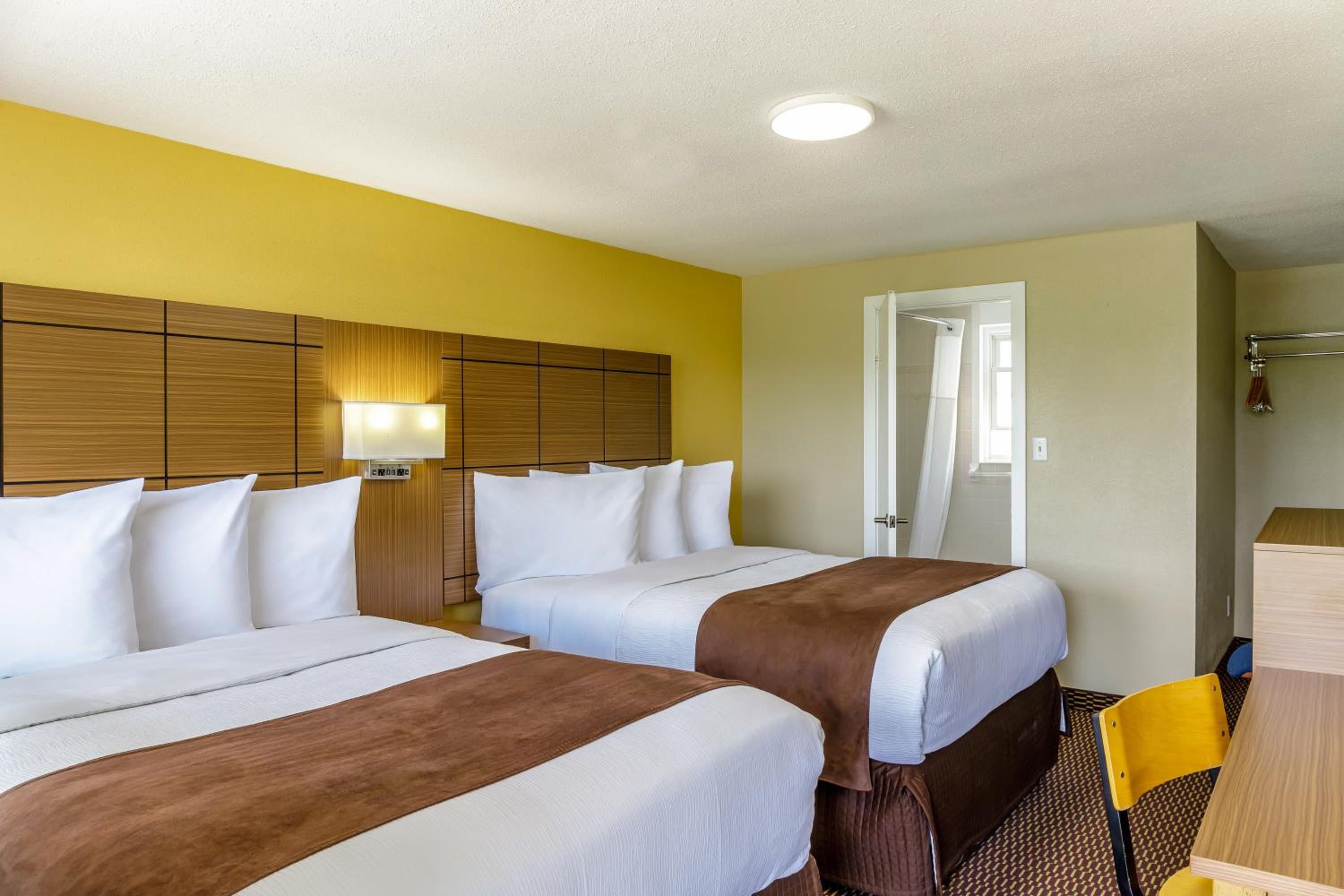 2 Full Beds | Non-Smoking, Micfridge