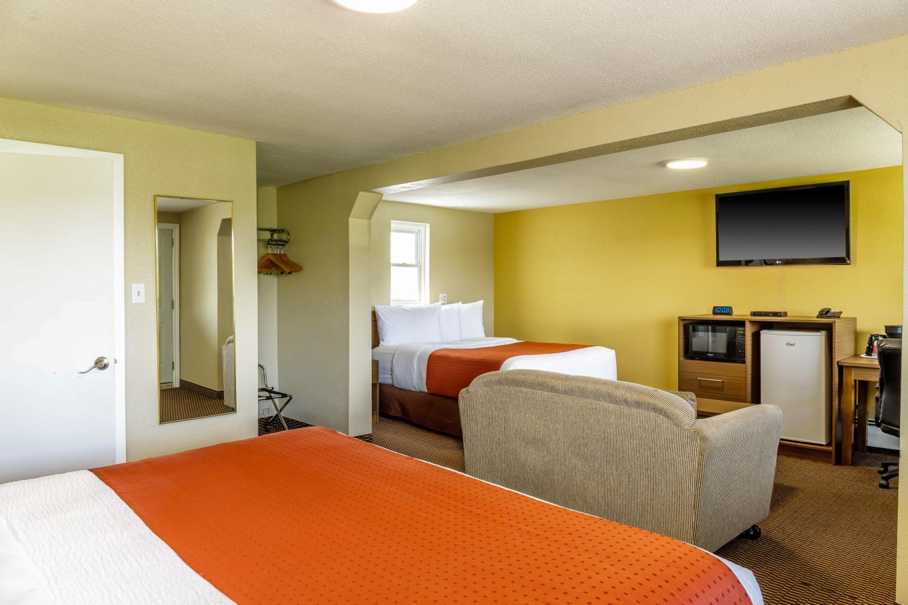 1 King - 1 Queen Bed | Nsmk, Sofa-Bed, Micfri