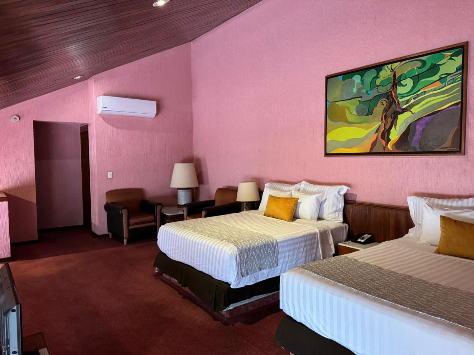 Standard Suite - Photo 3