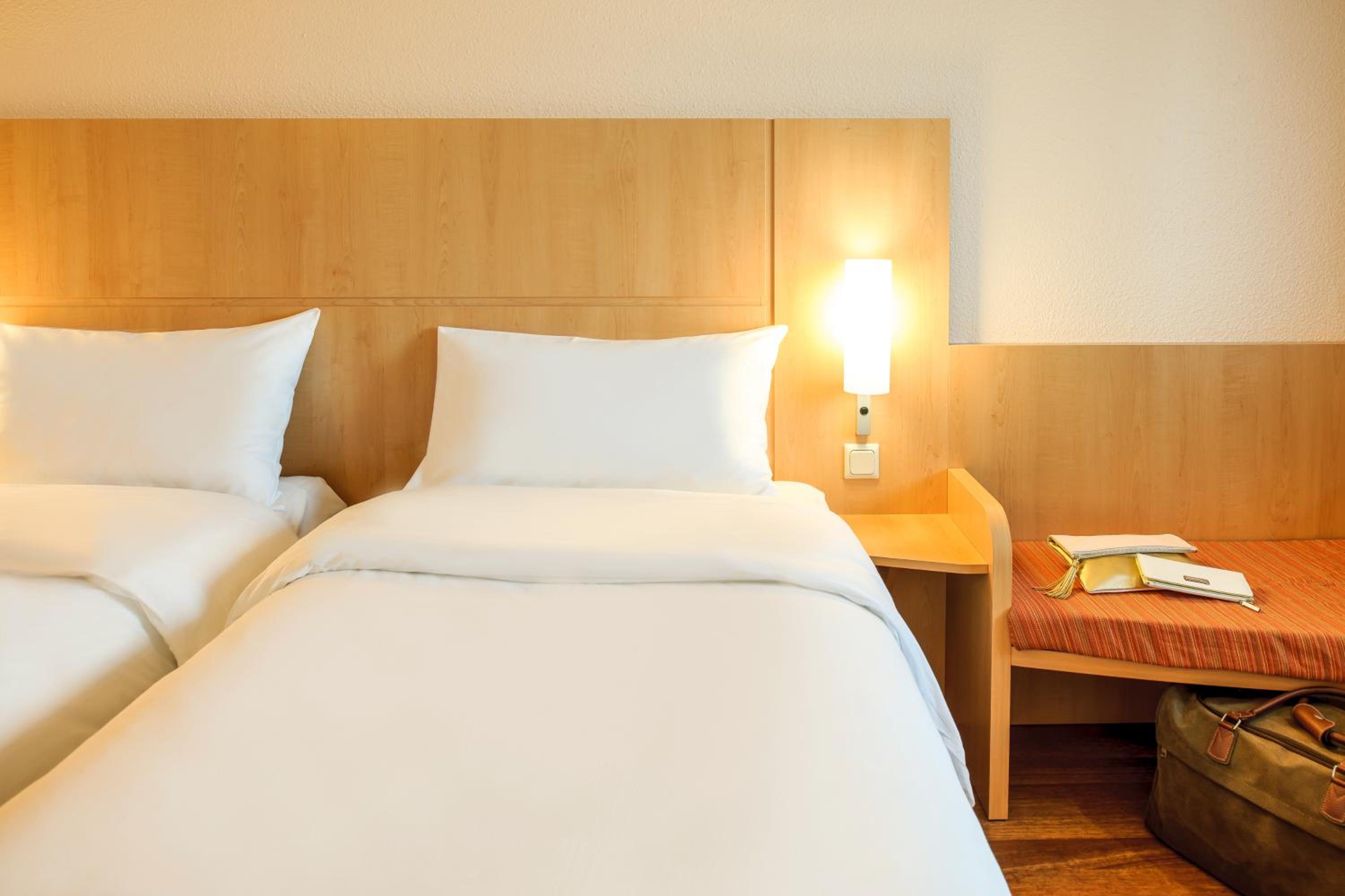Twin Room - Photo 9
