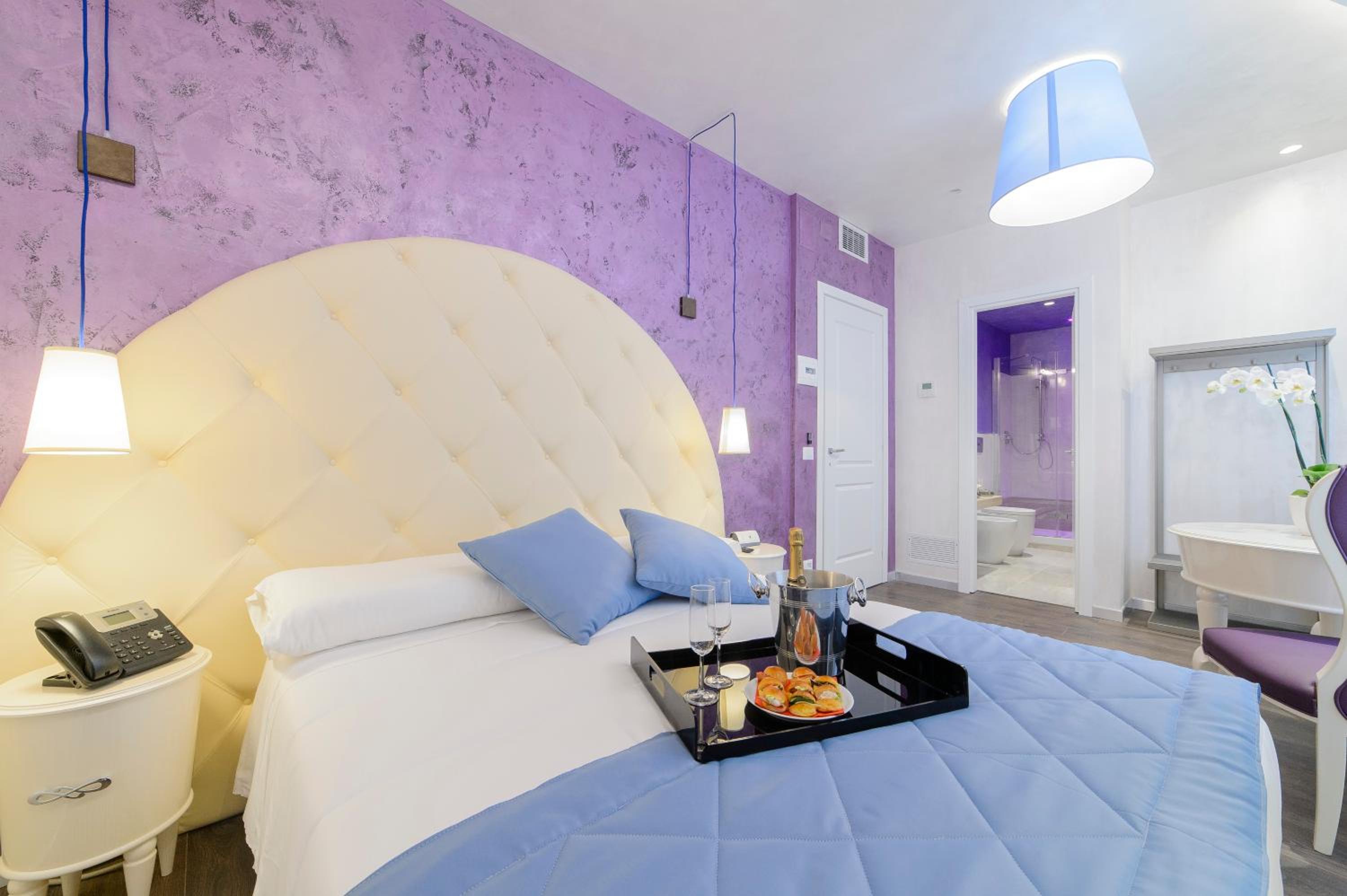 Double Room thumbnail 5