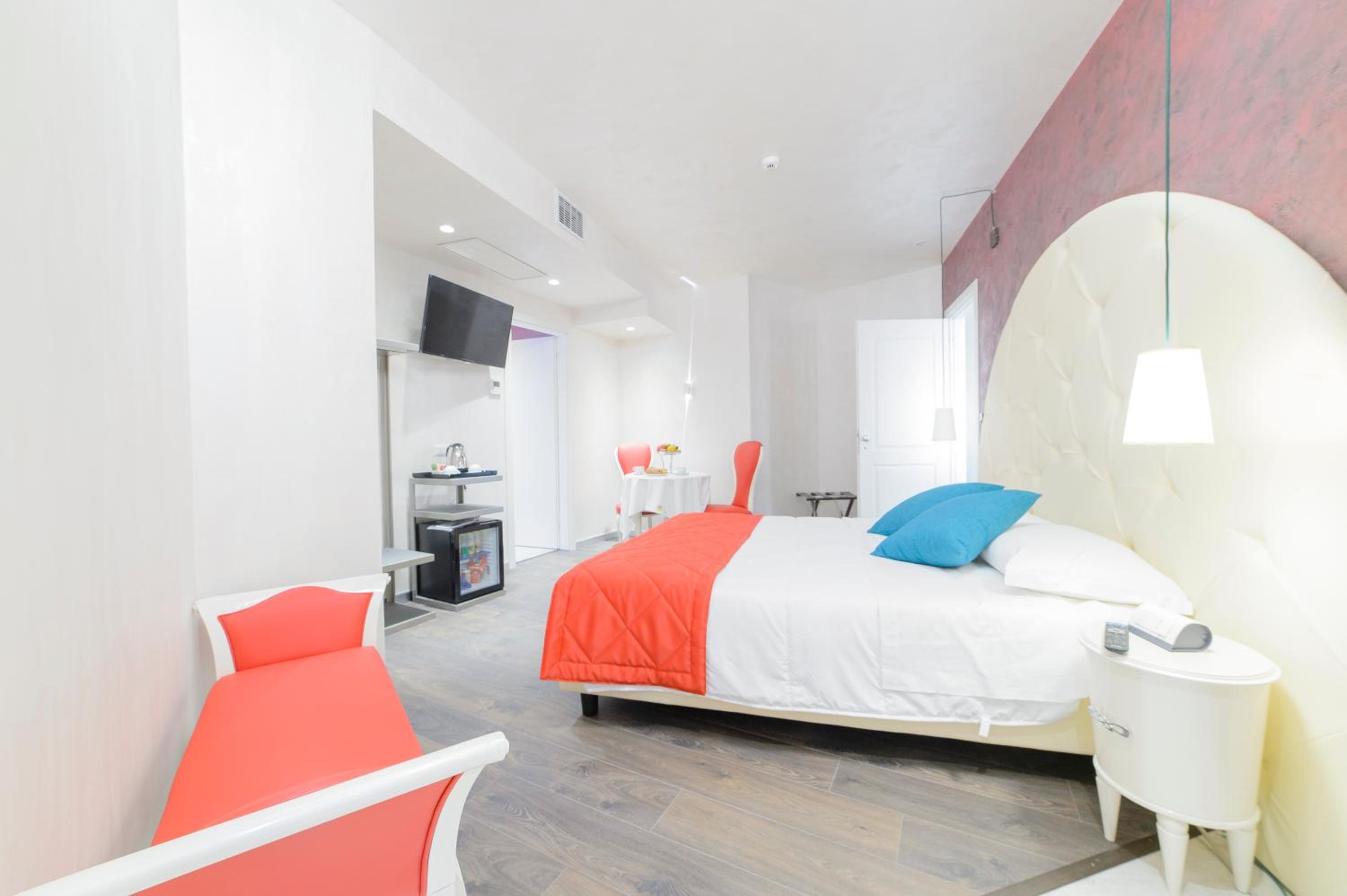 Superior Double Room thumbnail 6