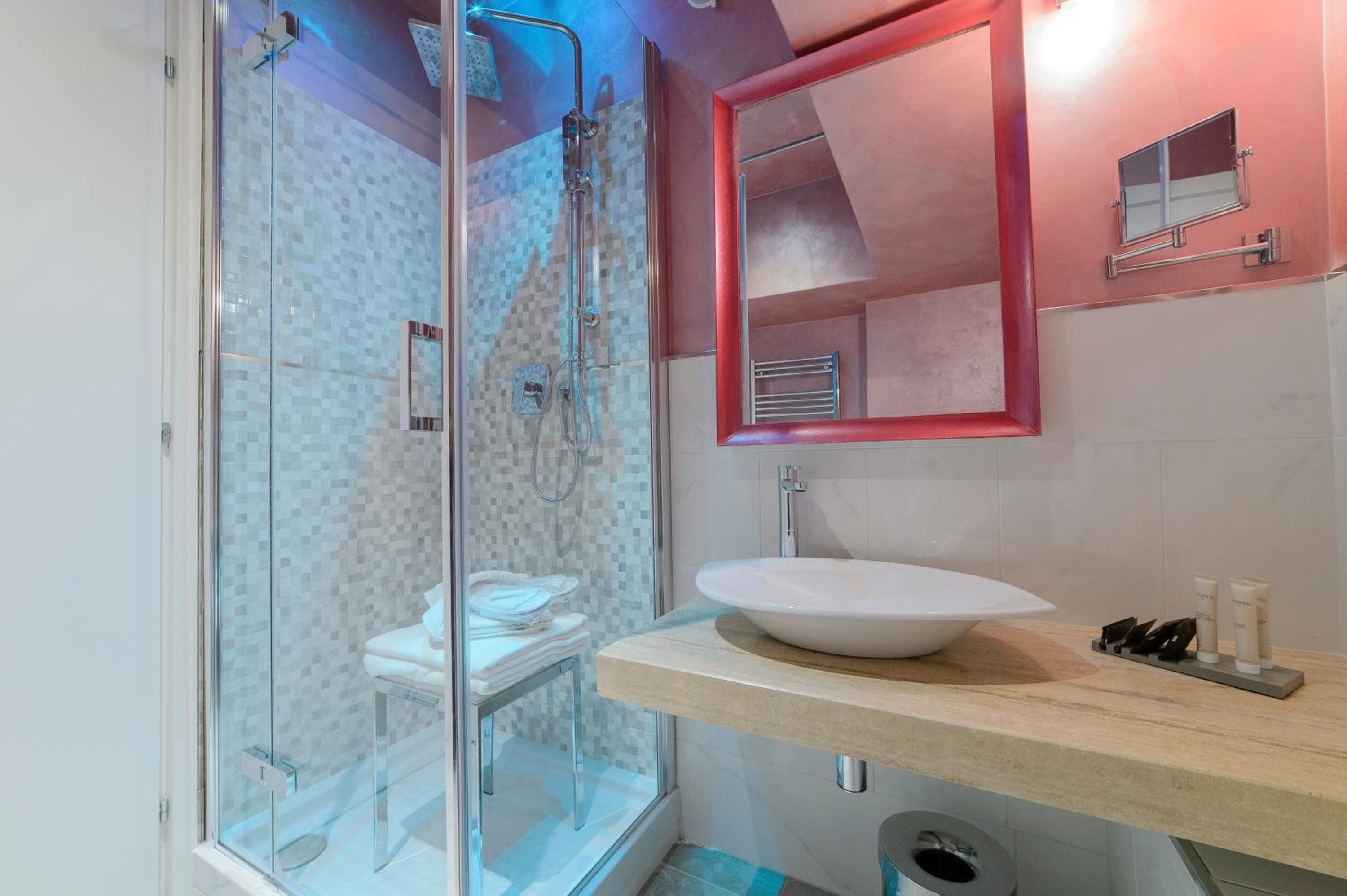 Double Room thumbnail 6