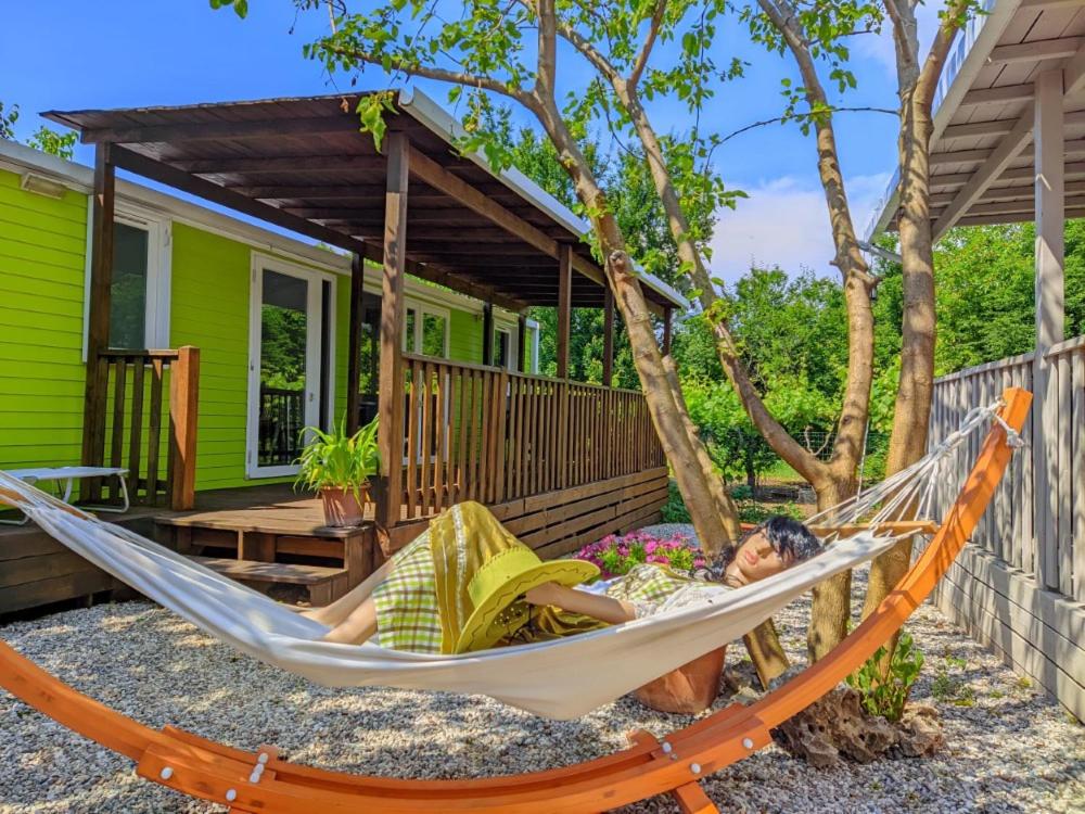 Mobile Home with Garden  photo 2