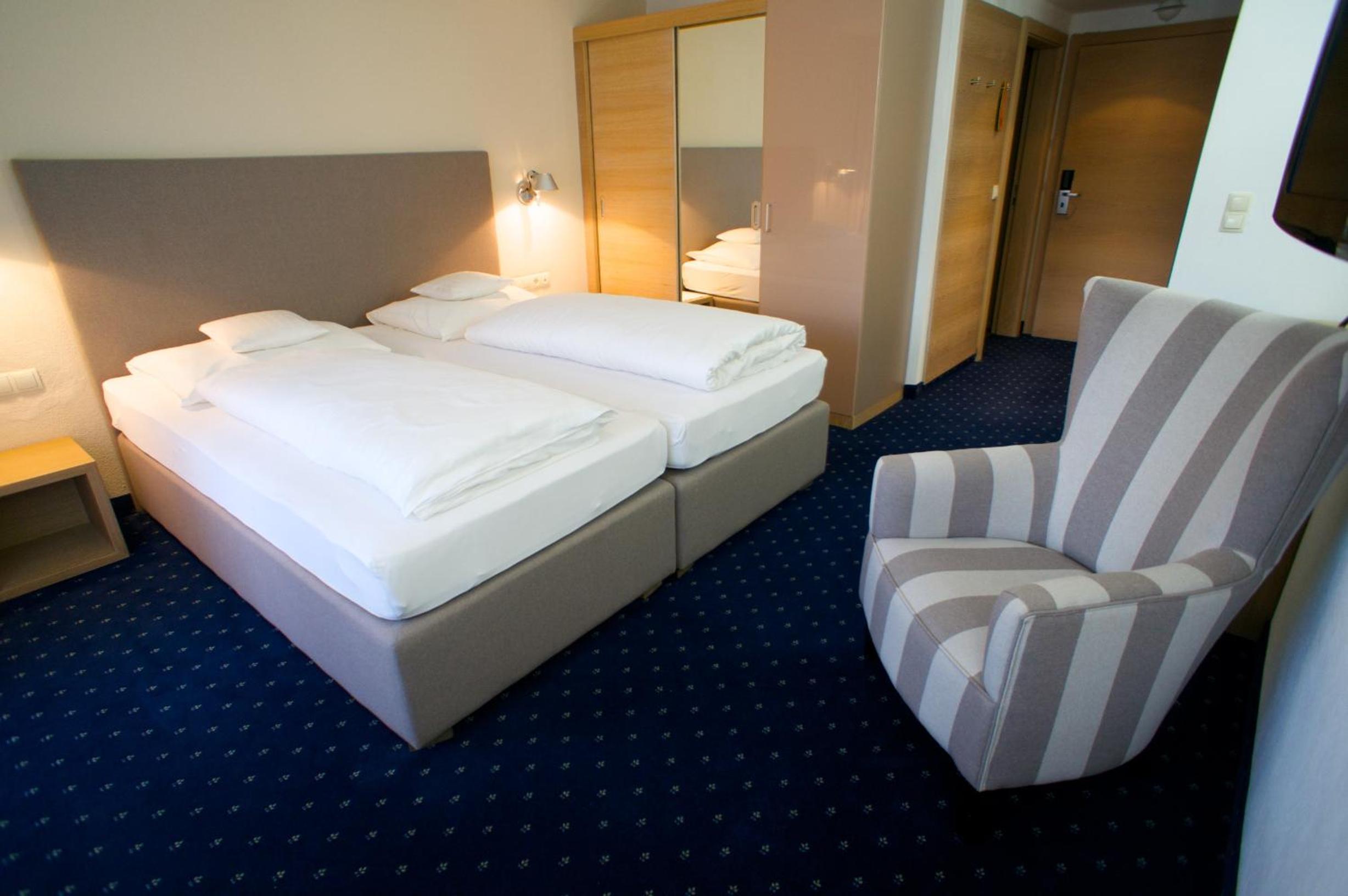 Standard Double Room - Photo 12