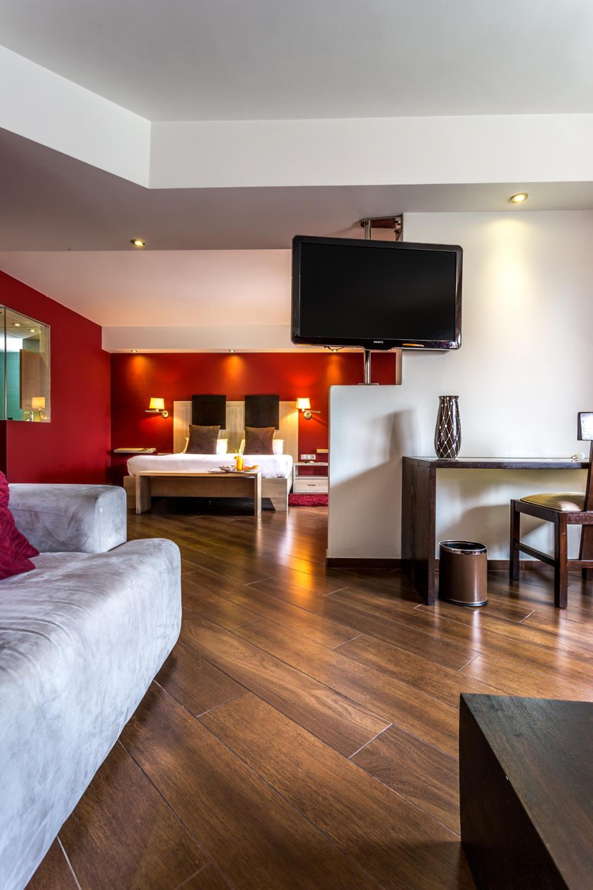 Suite (2 Adults) photo 3