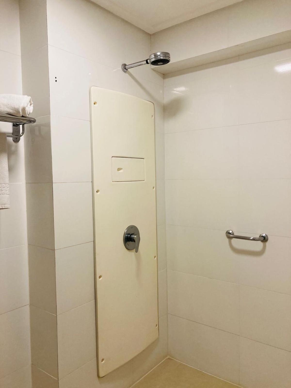 Twin Room - Disability Access photo 3
