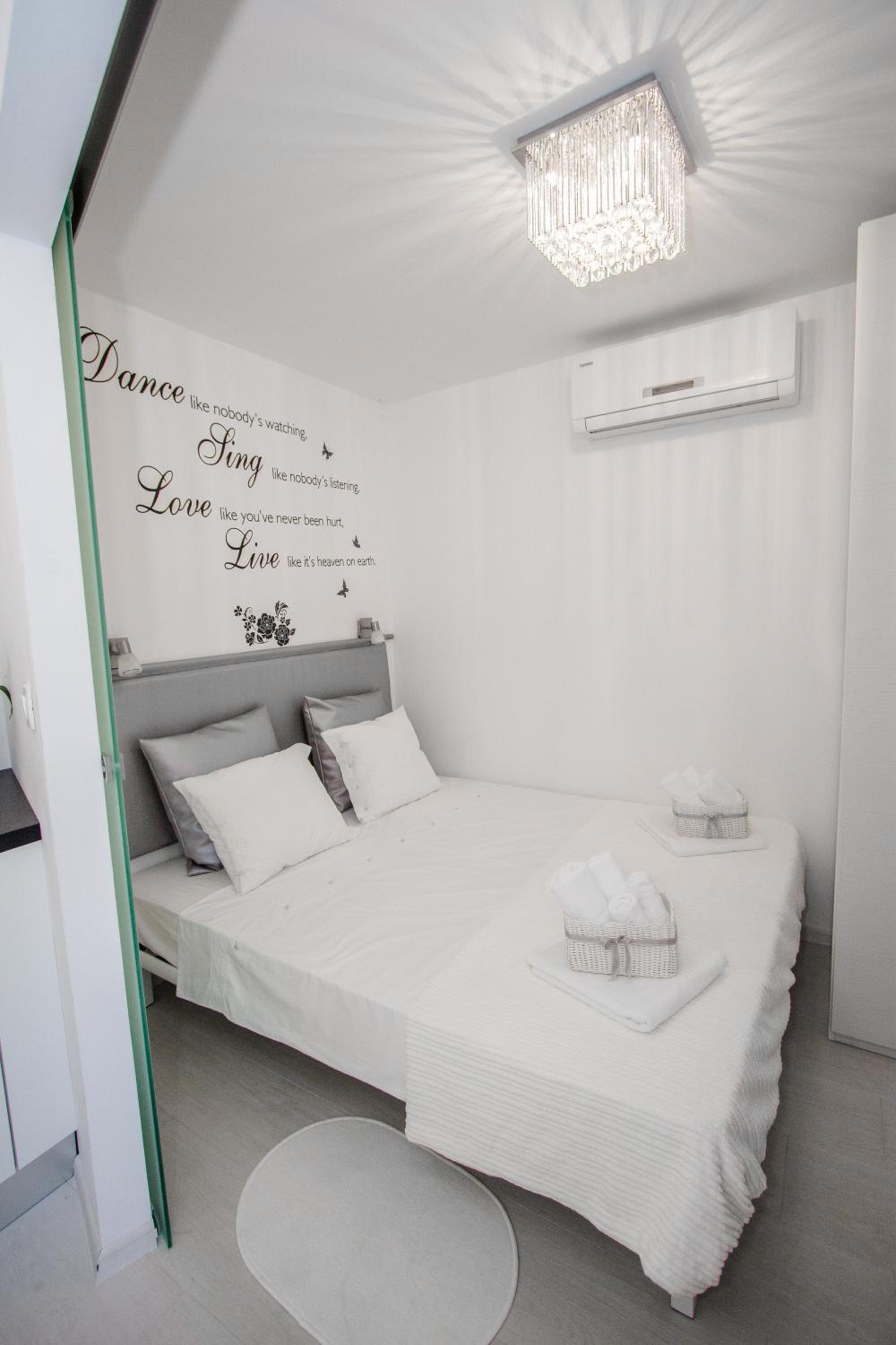 Studio Apartment photo 1