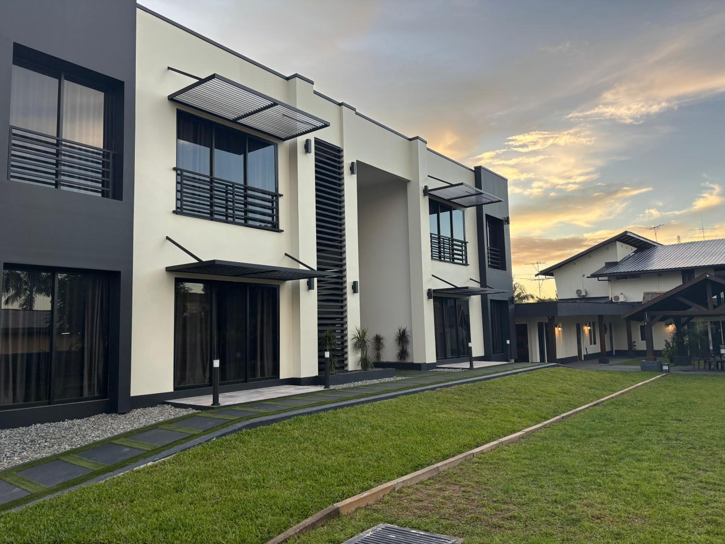 Deluxe Two-Bedroom Apartment with Garden View