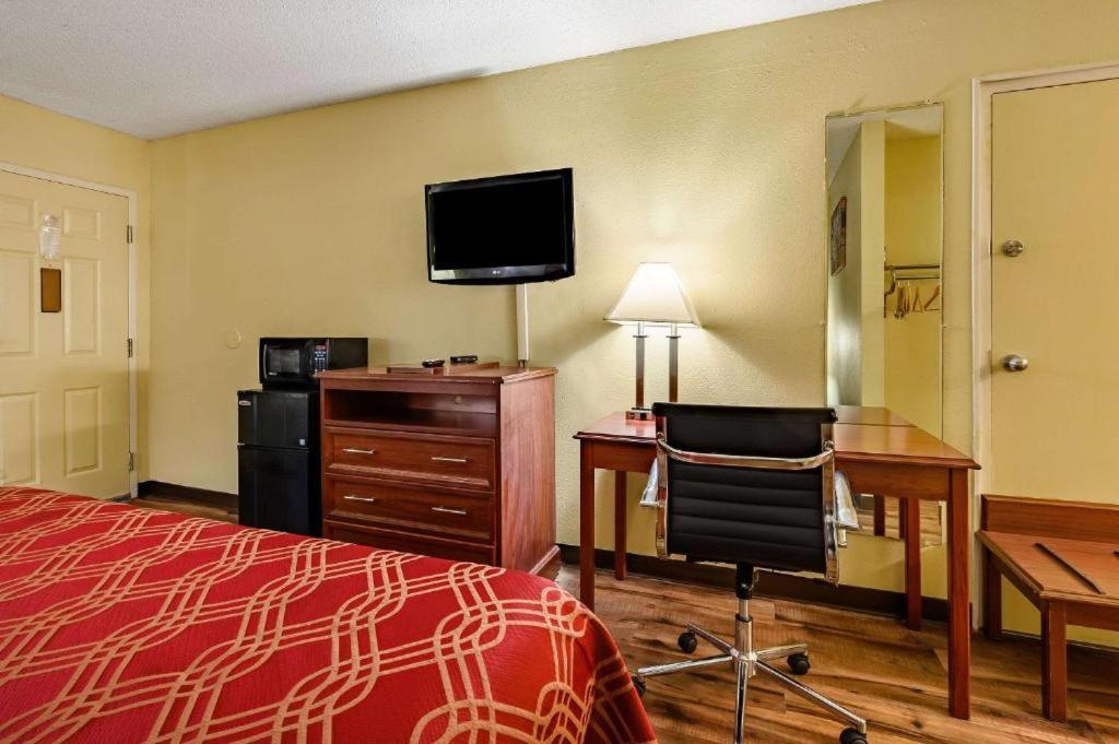 King Room - Accessible/Non-Smoking - Photo 3