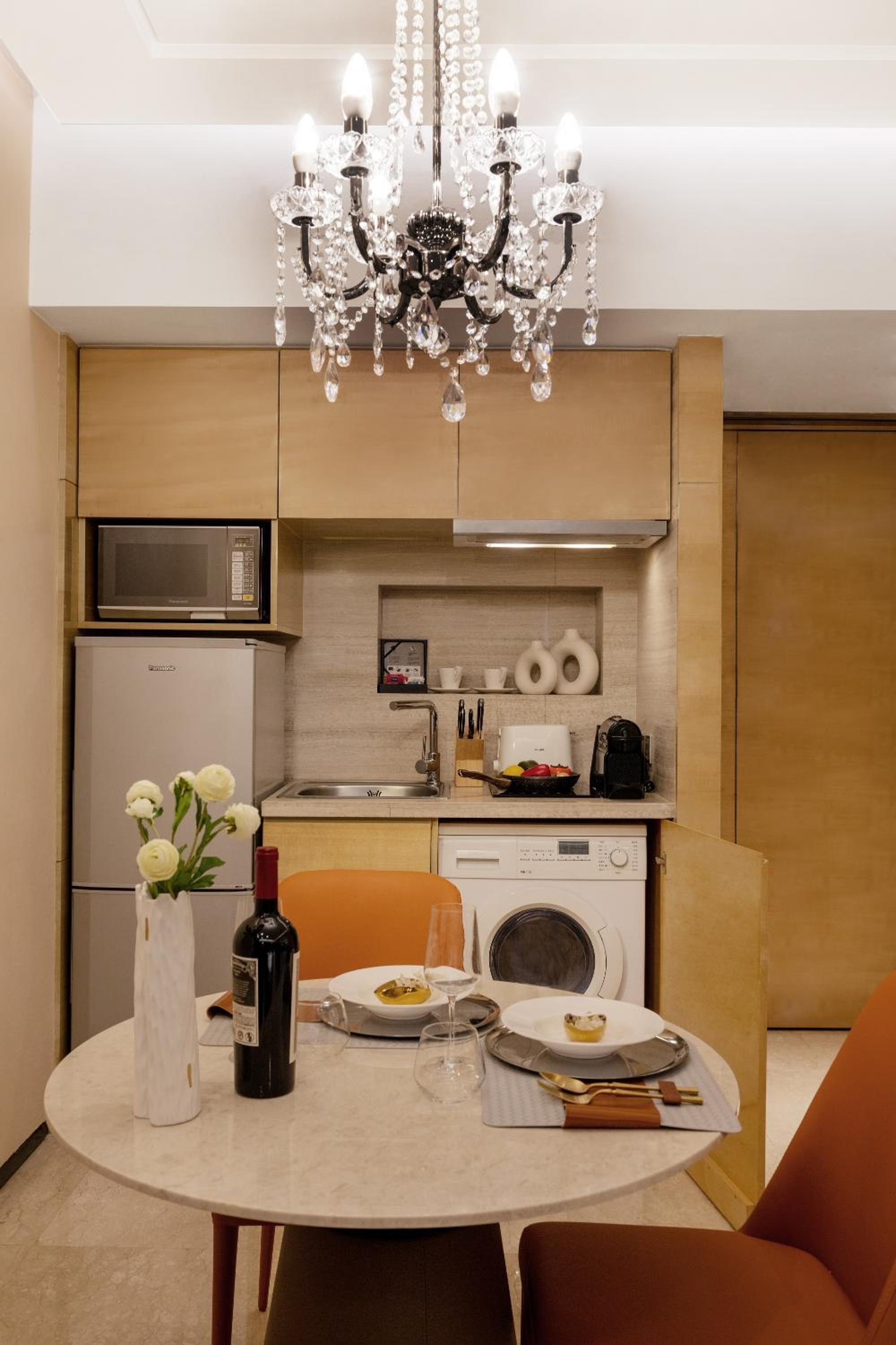 One-Bedroom Twin Suite with Dining Area and Kitchenette