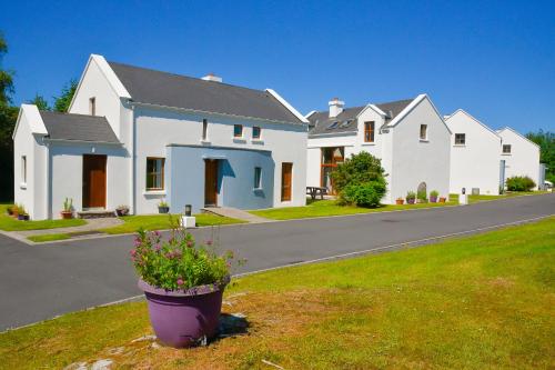 Three-Bedroom Cottage photo 1