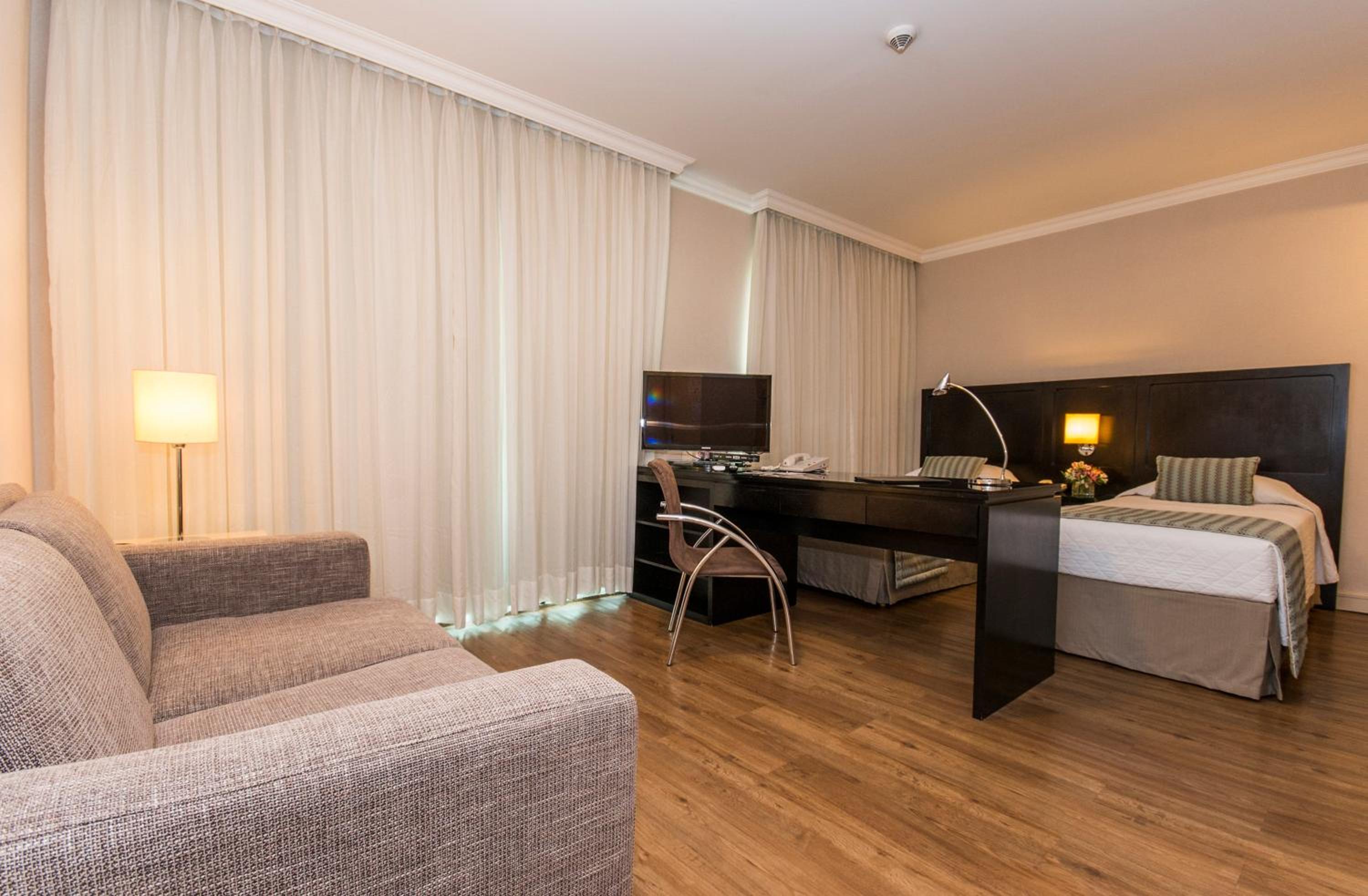 Standard Twin Room - Photo 4
