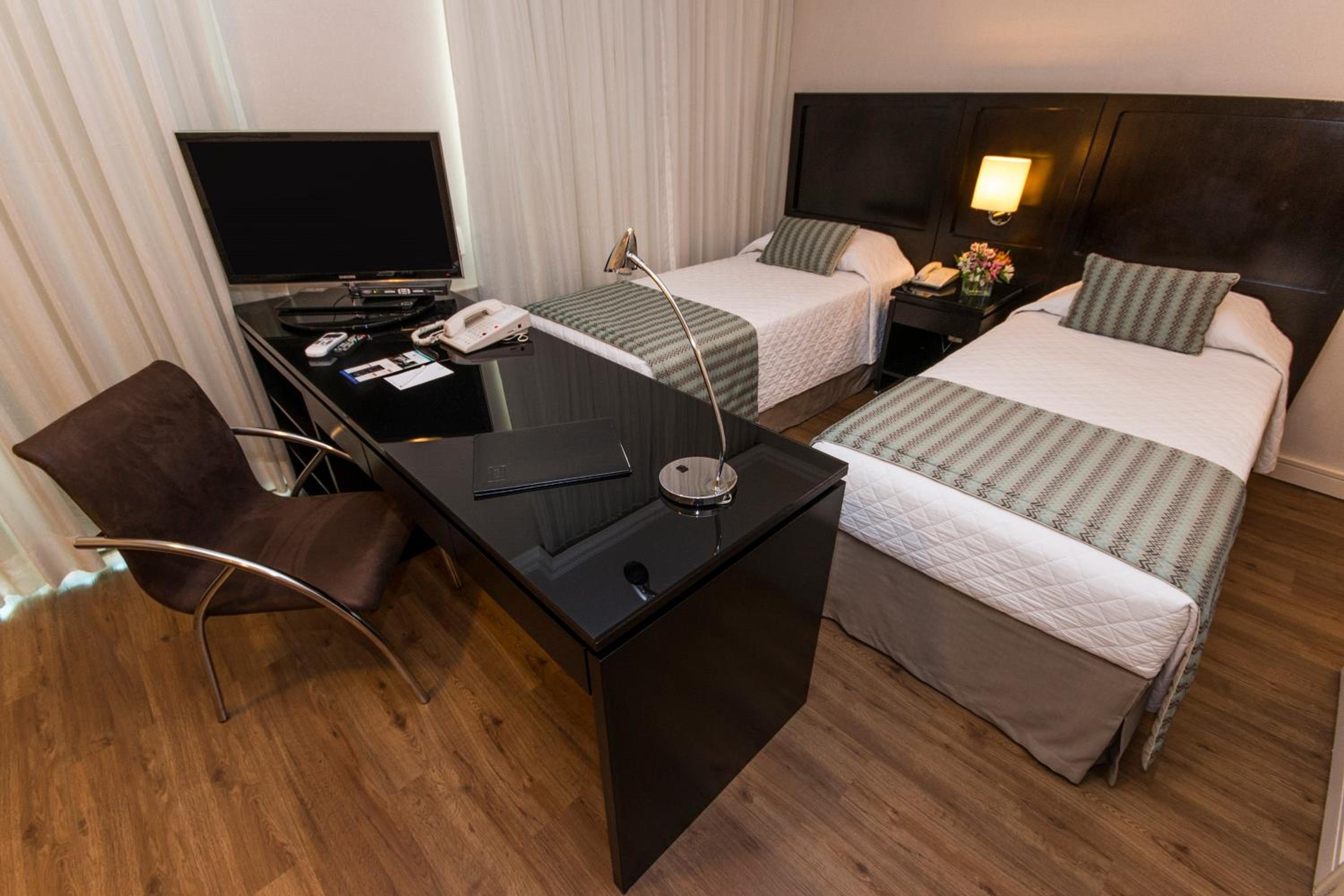 Standard Twin Room - Photo 1