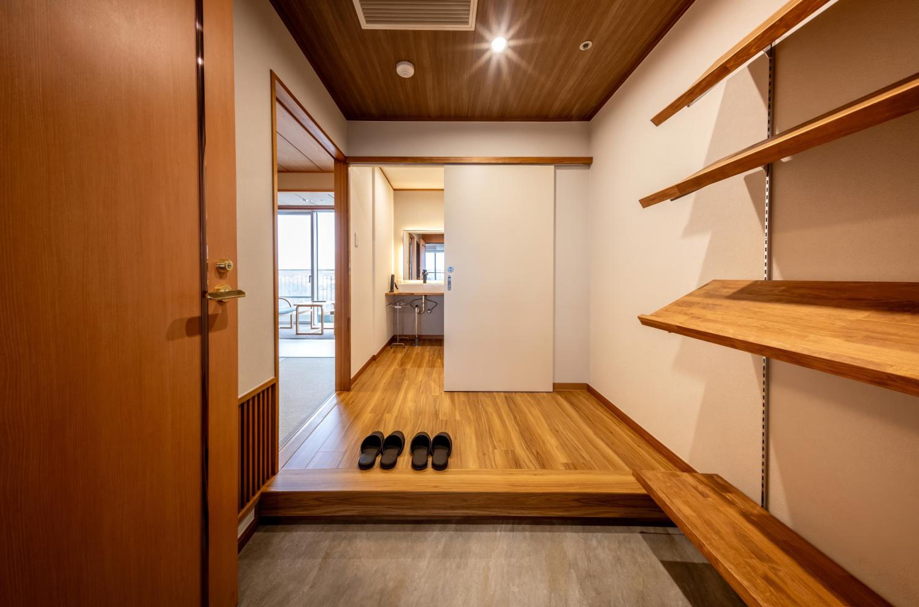 Japanese-Style Room with shower - Photo 2