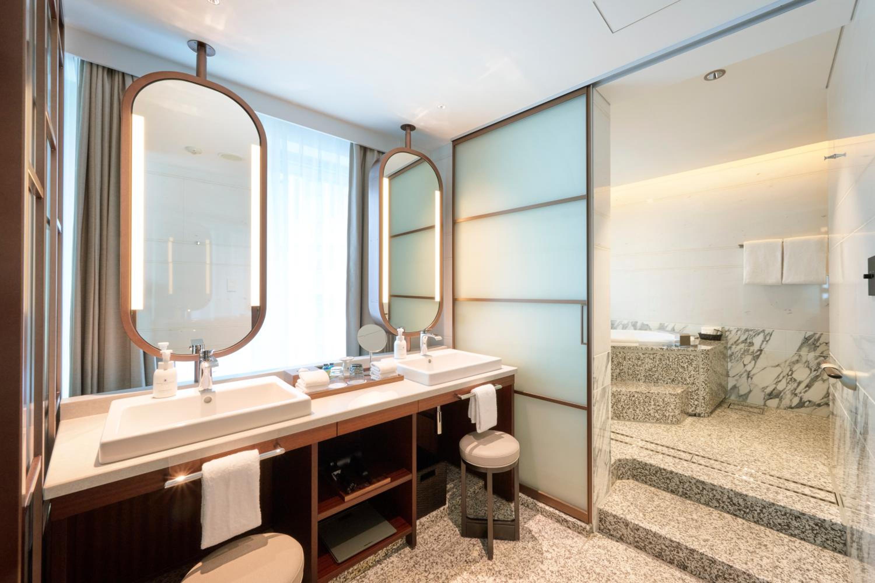 Marunouchi Suite