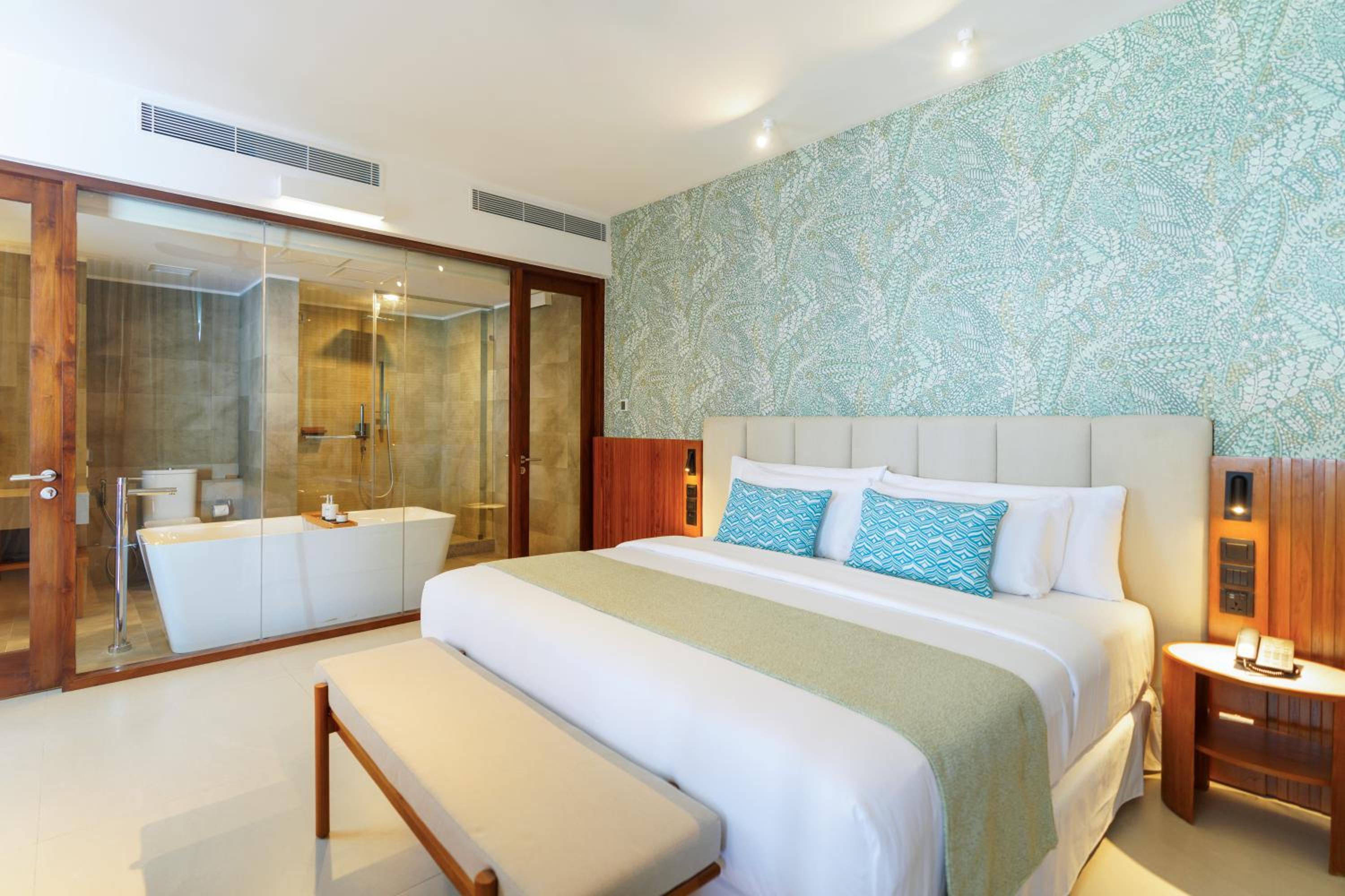 Junior Suite Ocean View (Free Airport Transfer) - Photo 2