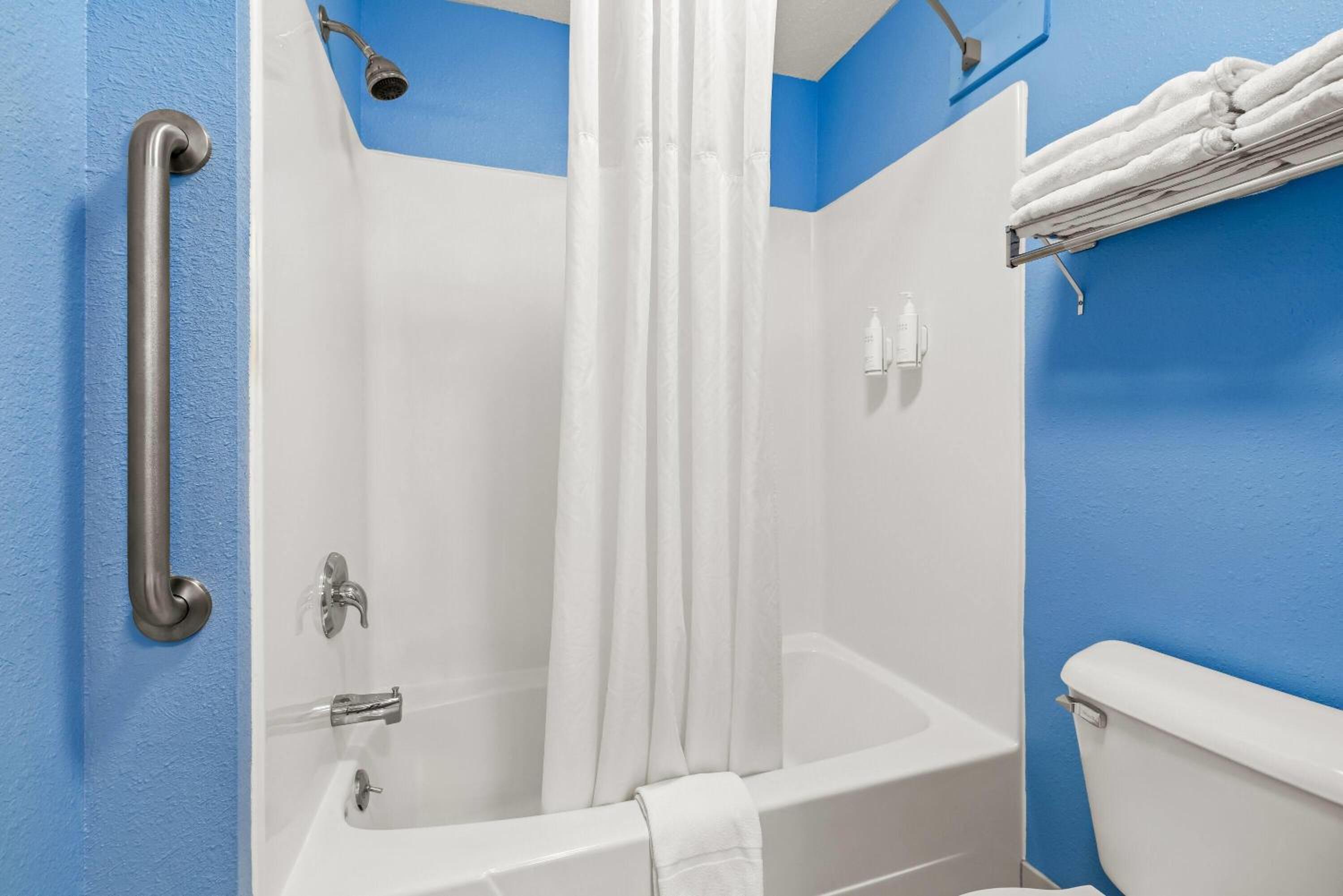 Two-Bedroom, Suite with 1 King Bed and 1 Queen Bed,  Non-Smoking - Photo 5