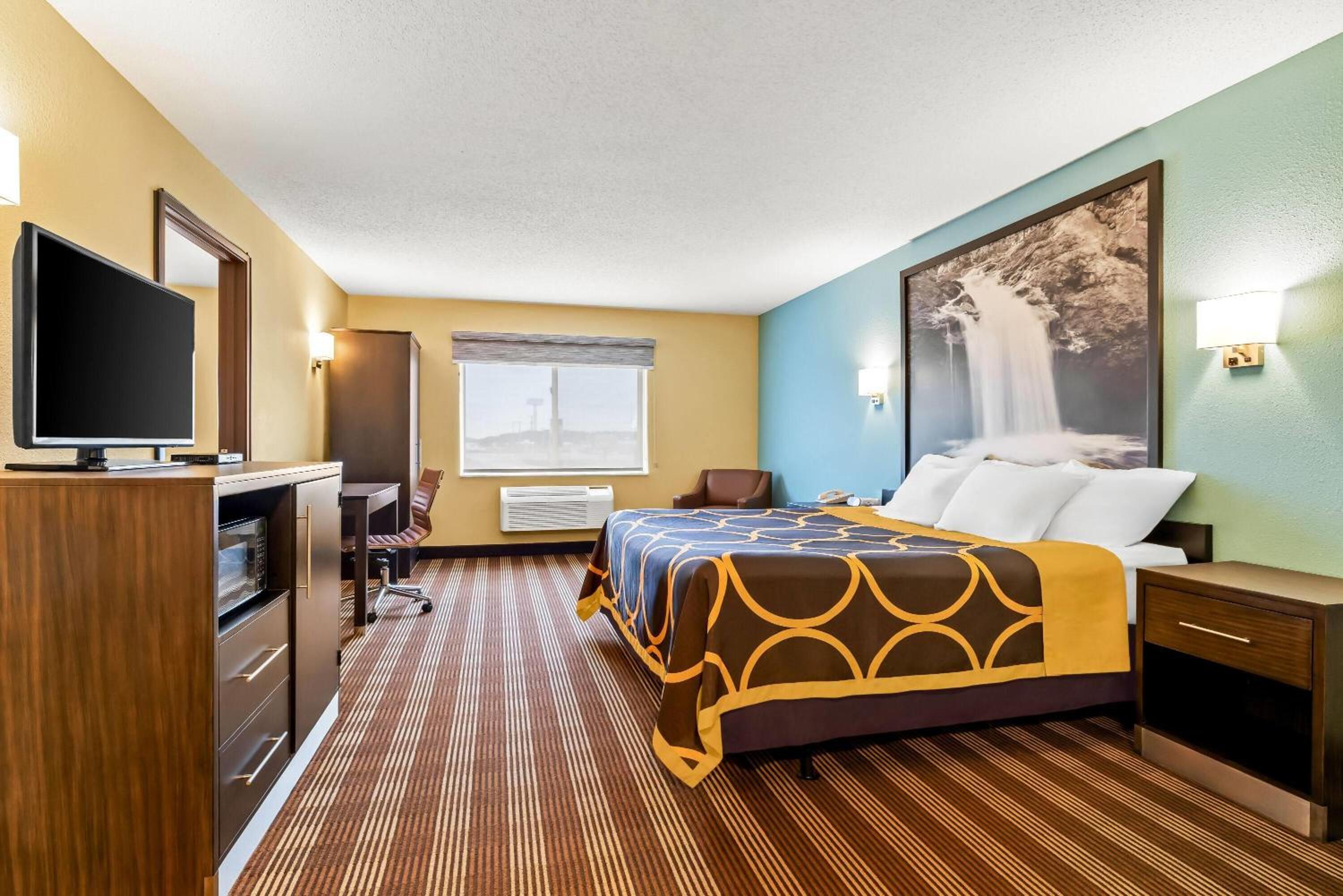 Two-Bedroom Efficiency Suite with 1 King Bed and Queen Bed, Non-Smoking - Photo 2