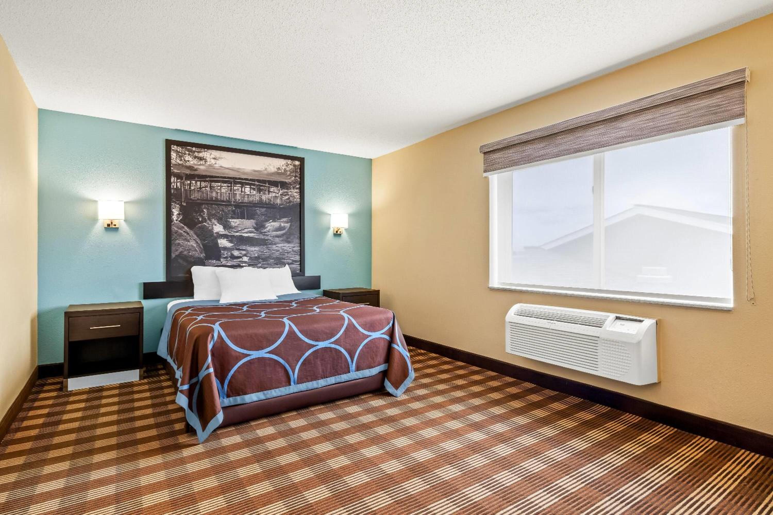 Two-Bedroom Efficiency Suite with 1 King Bed and Queen Bed, Non-Smoking - Photo 3