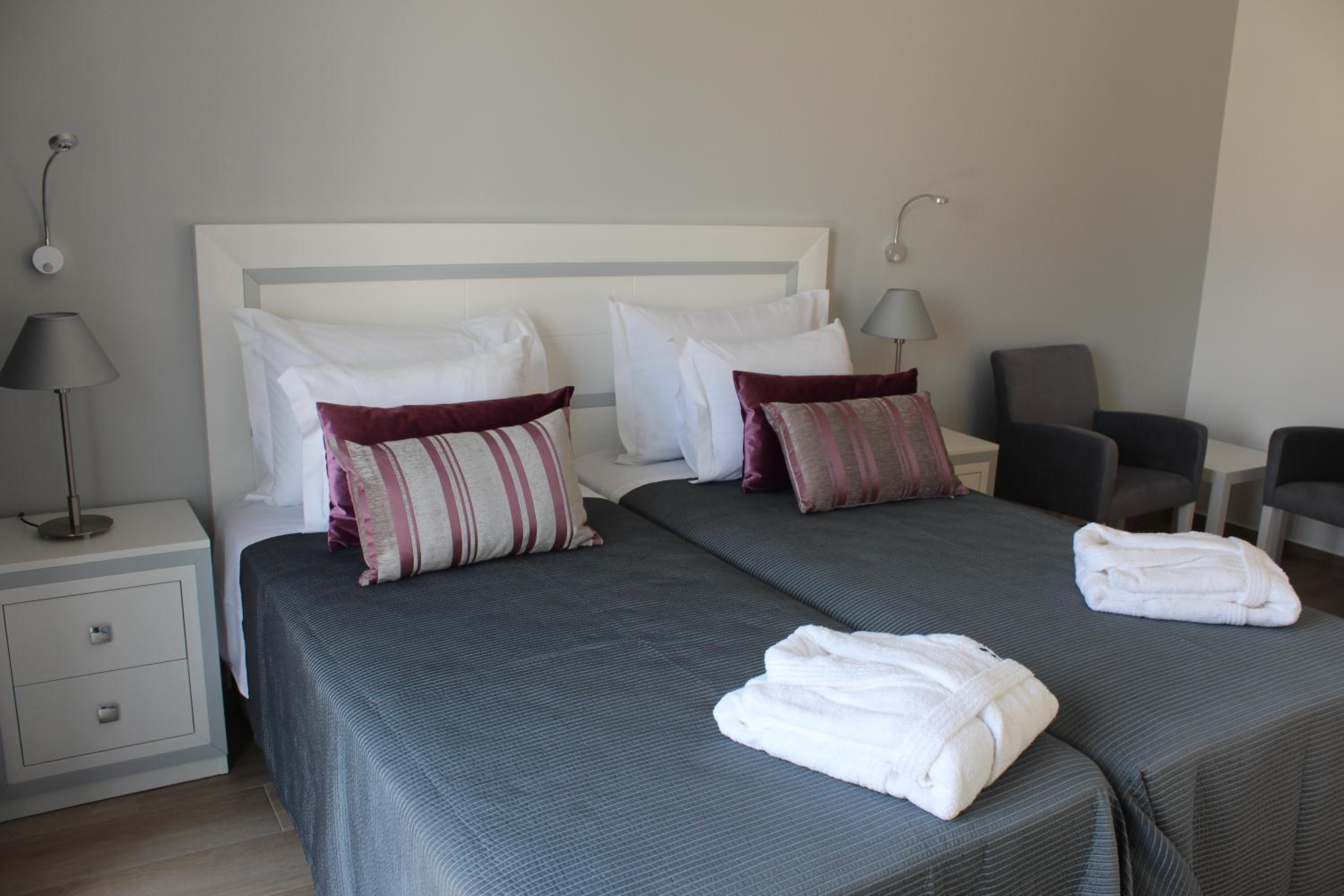 Superior Double or Twin Room thumbnail 6